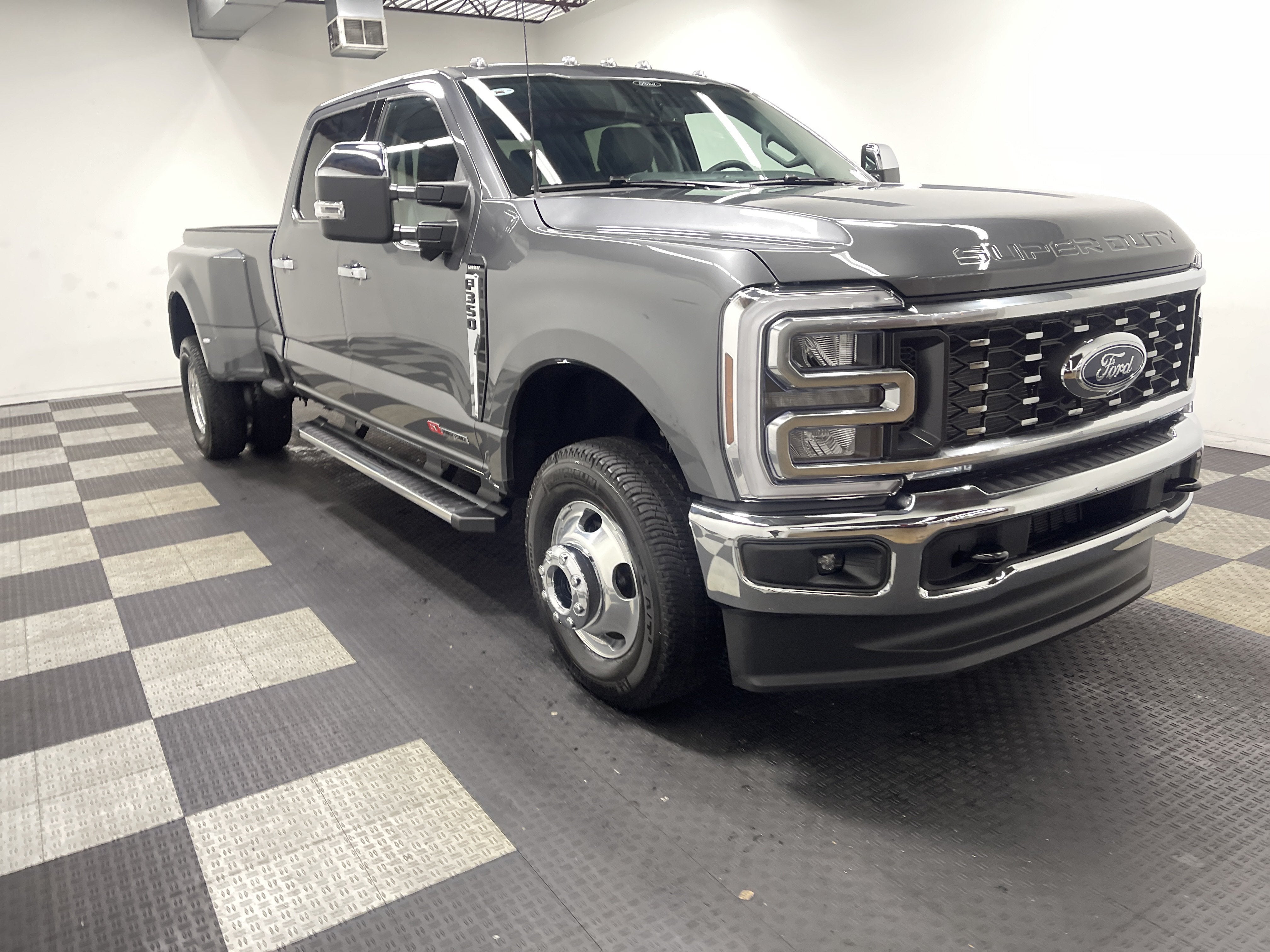 2026 Ford Super Duty F-350 DRW LARIAT