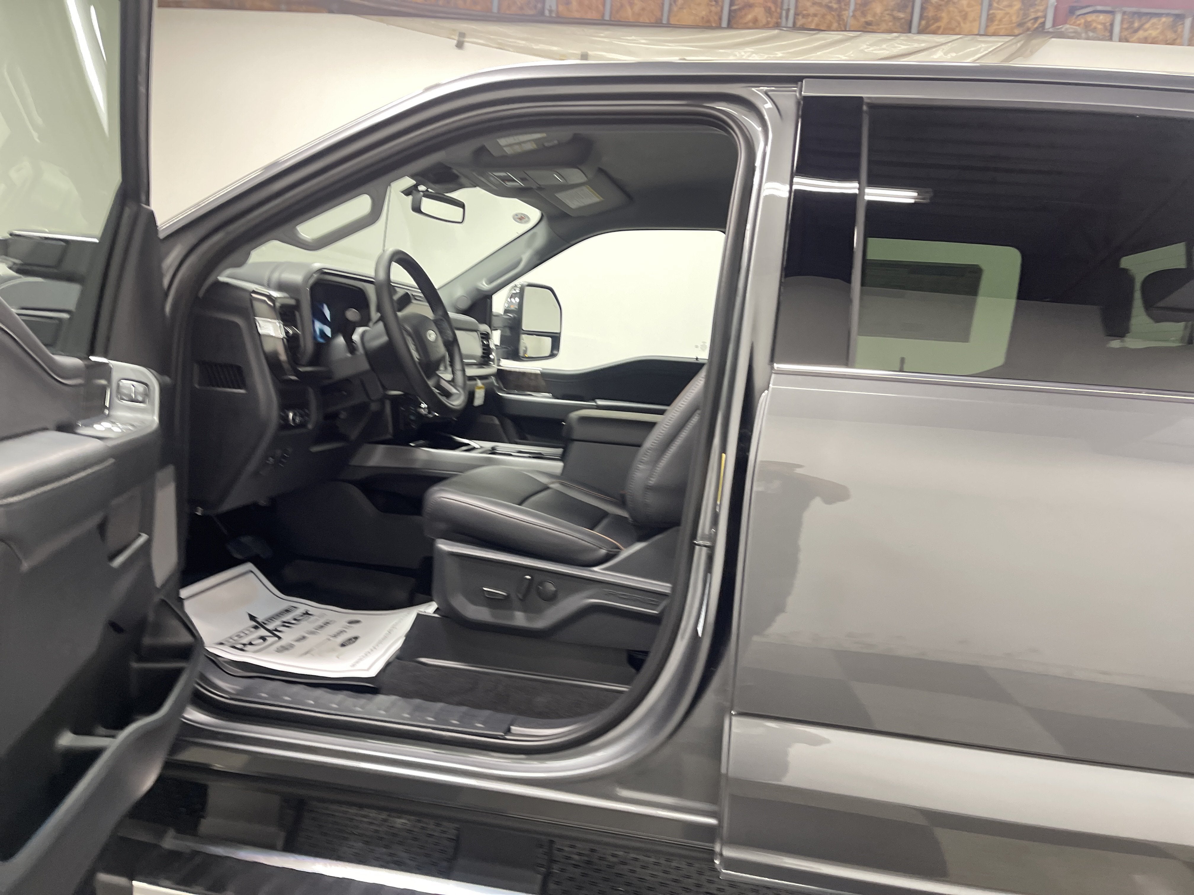 2026 Ford Super Duty F-350 DRW LARIAT