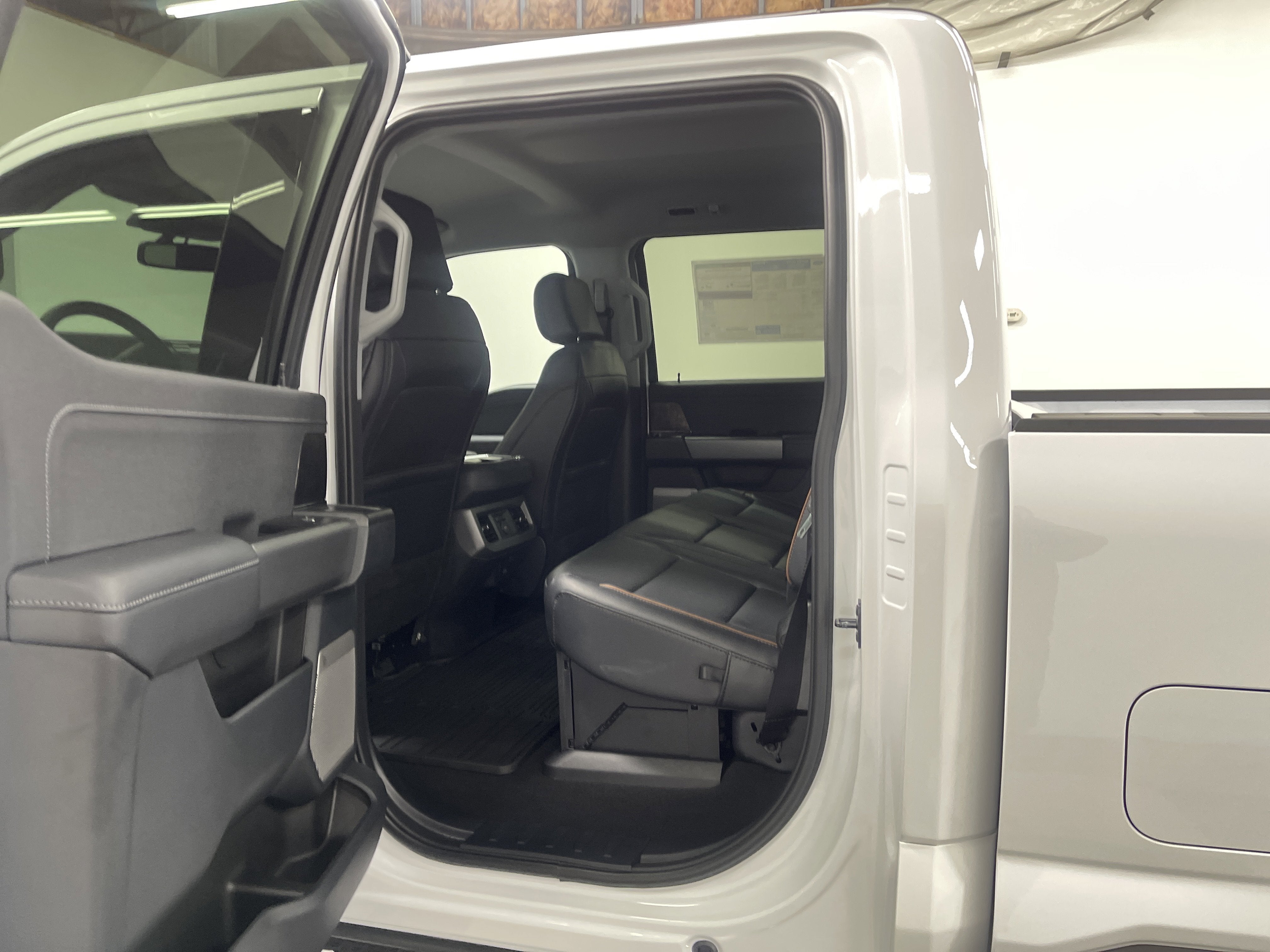 2026 Ford Super Duty F-350 DRW LARIAT