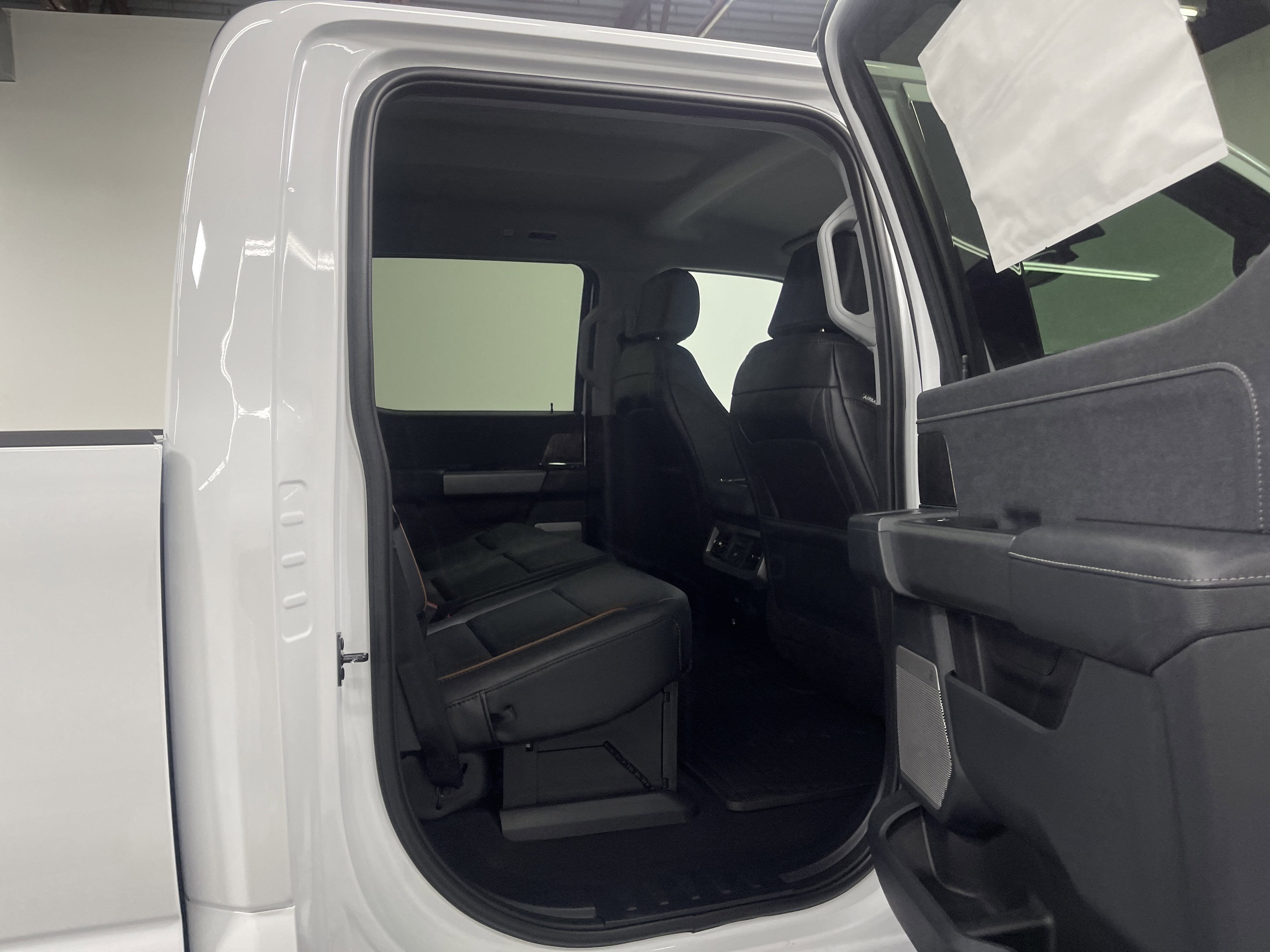 2026 Ford Super Duty F-350 DRW LARIAT