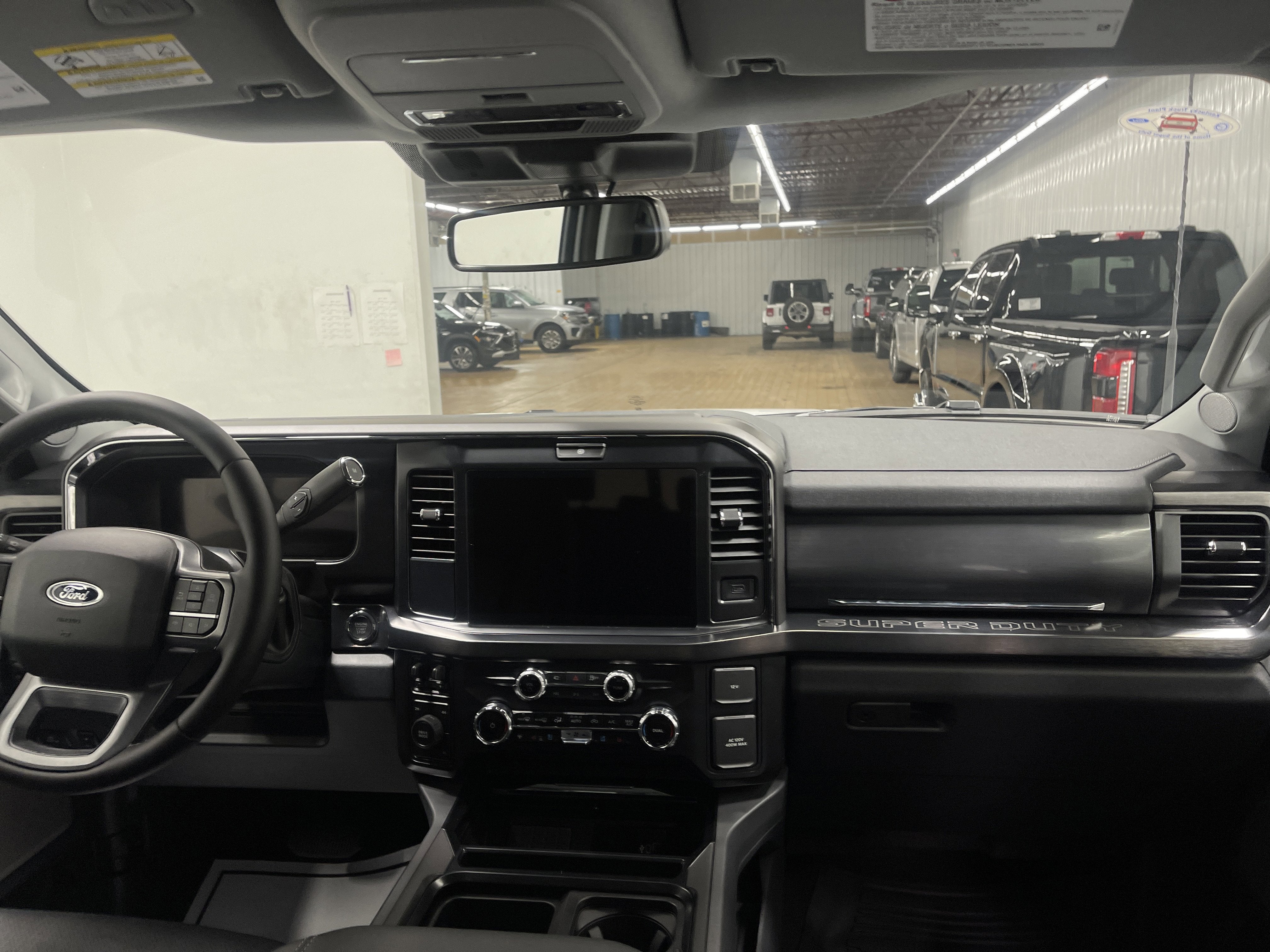 2026 Ford Super Duty F-350 DRW LARIAT