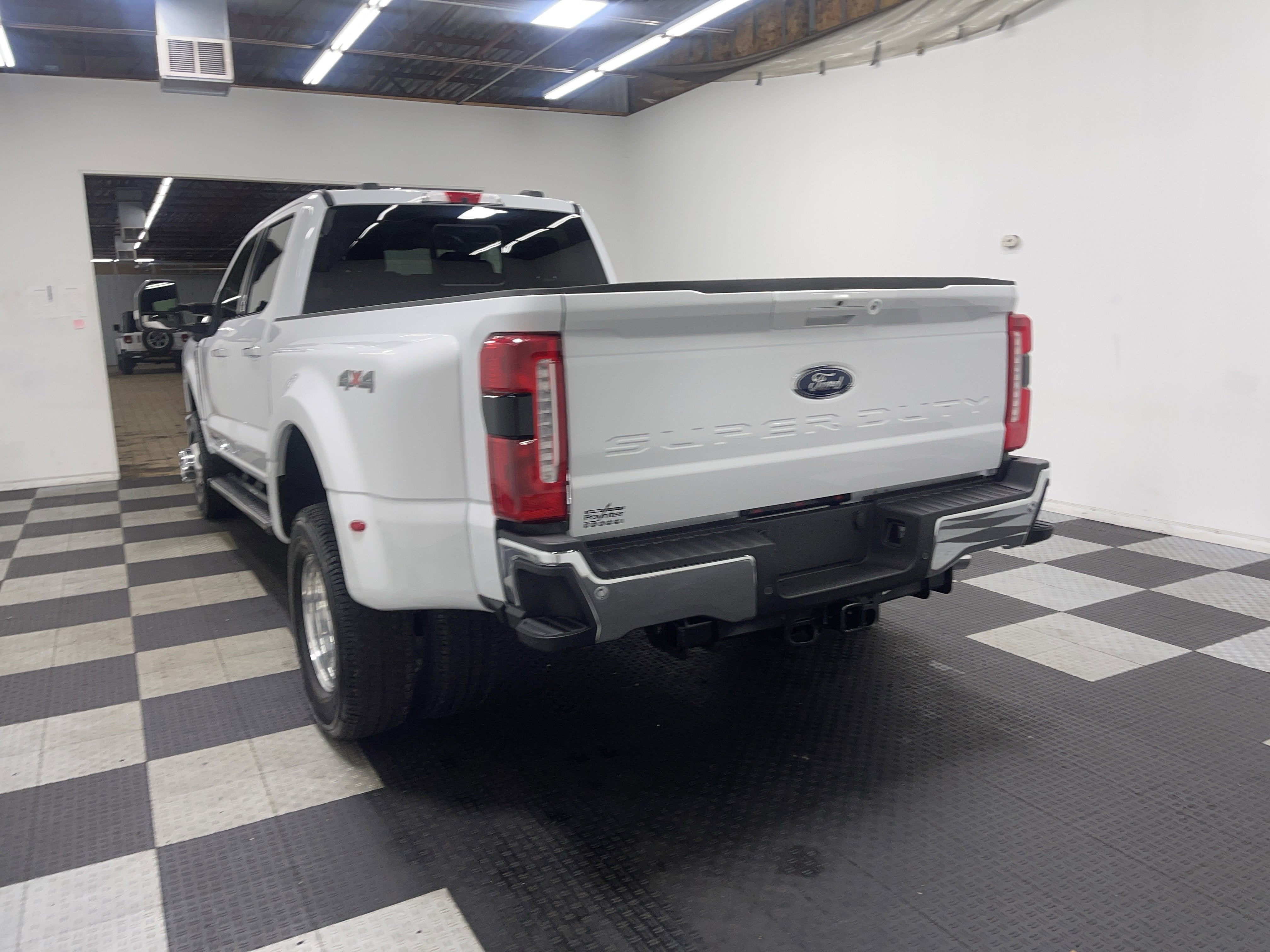 2026 Ford Super Duty F-350 DRW LARIAT