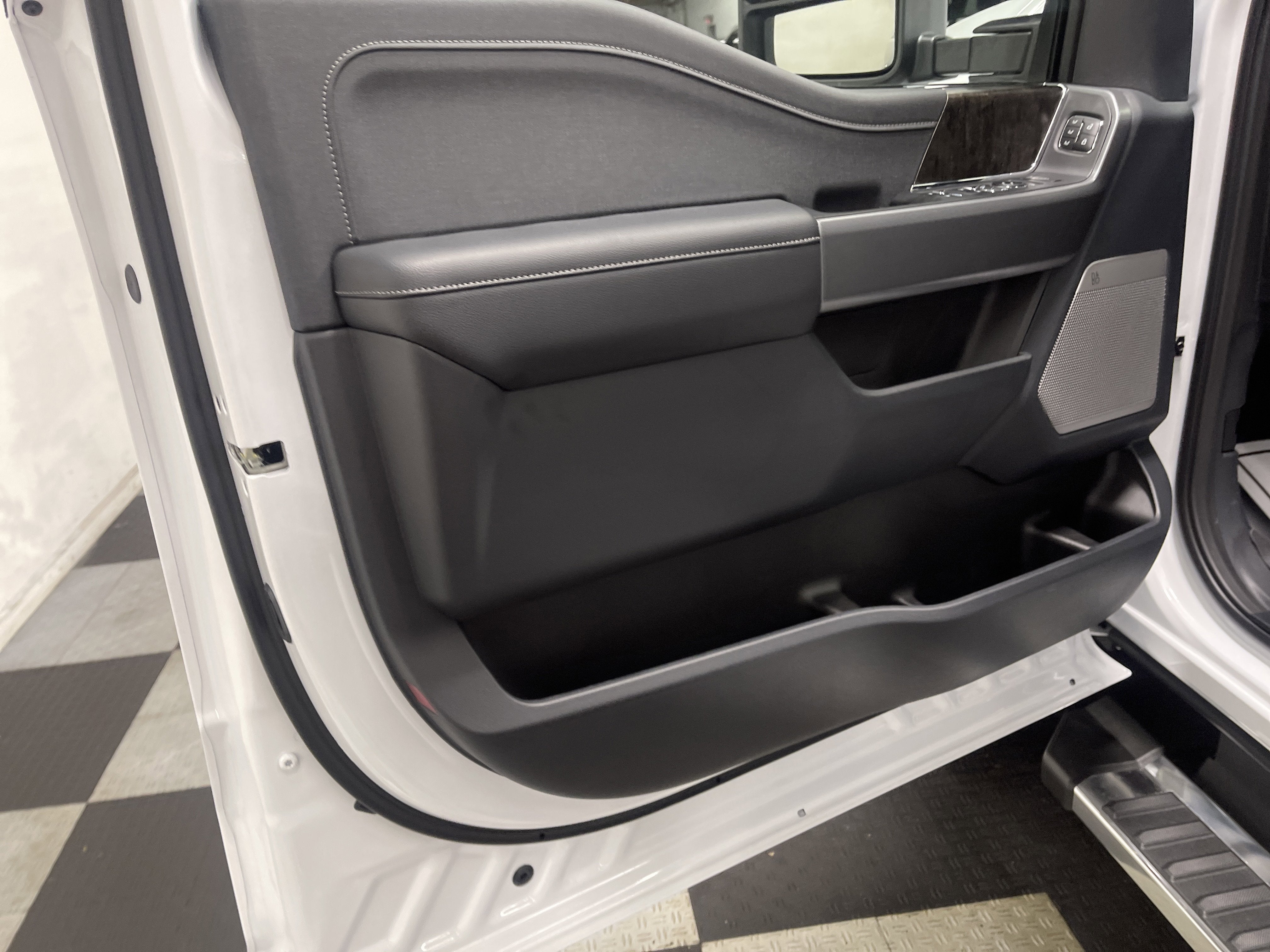 2026 Ford Super Duty F-350 DRW LARIAT