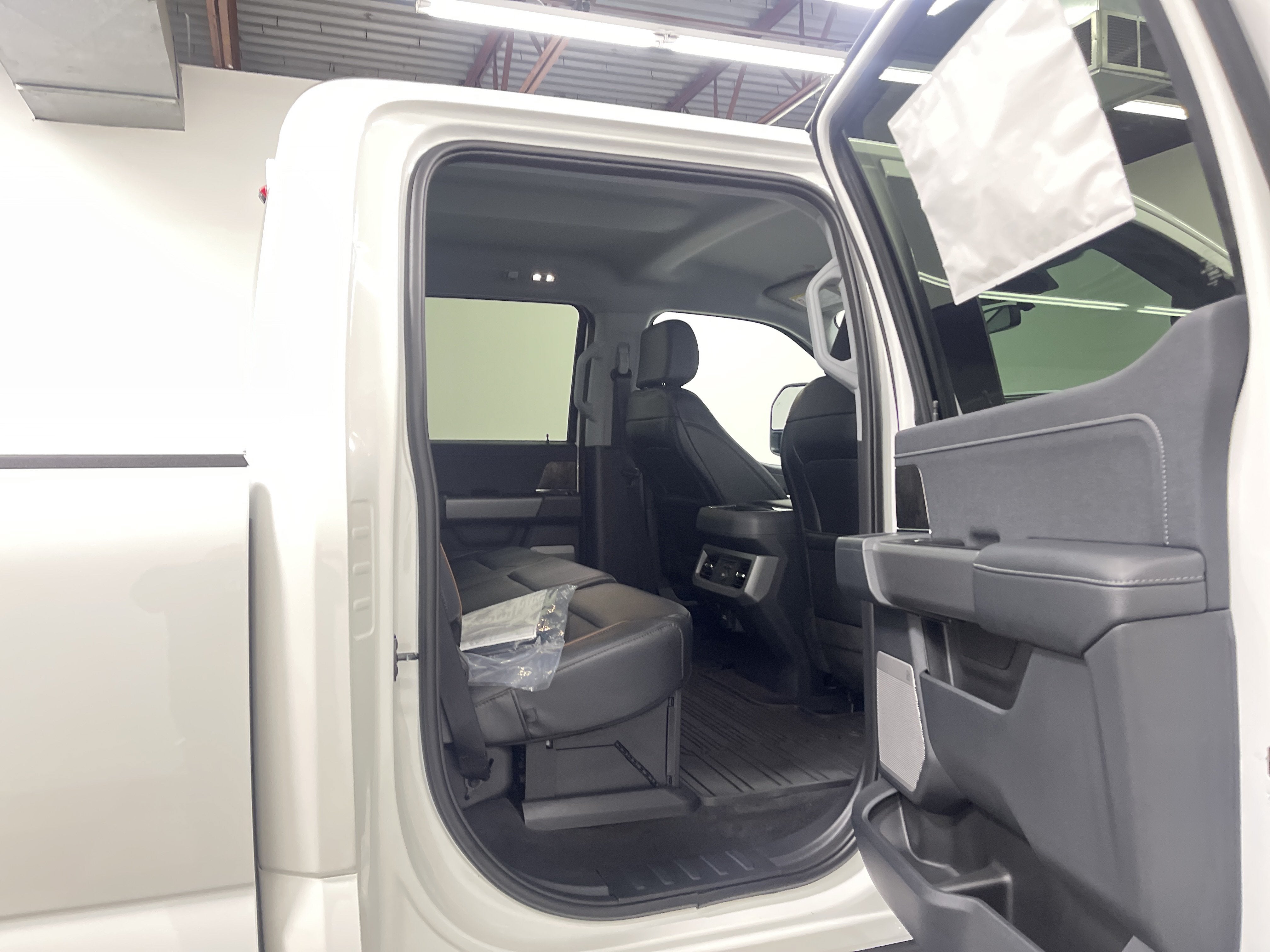 2026 Ford Super Duty F-350 DRW LARIAT