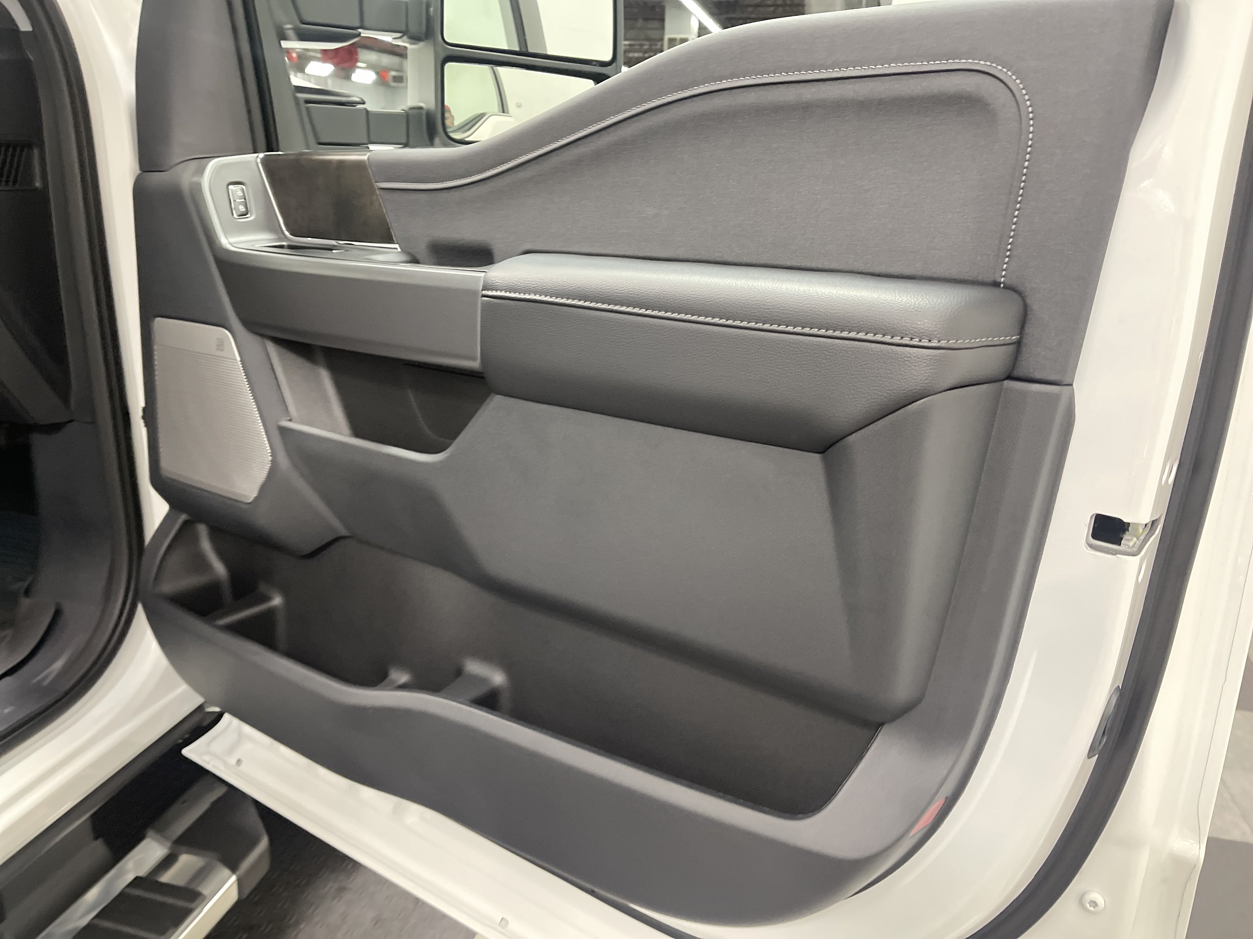 2026 Ford Super Duty F-350 DRW LARIAT