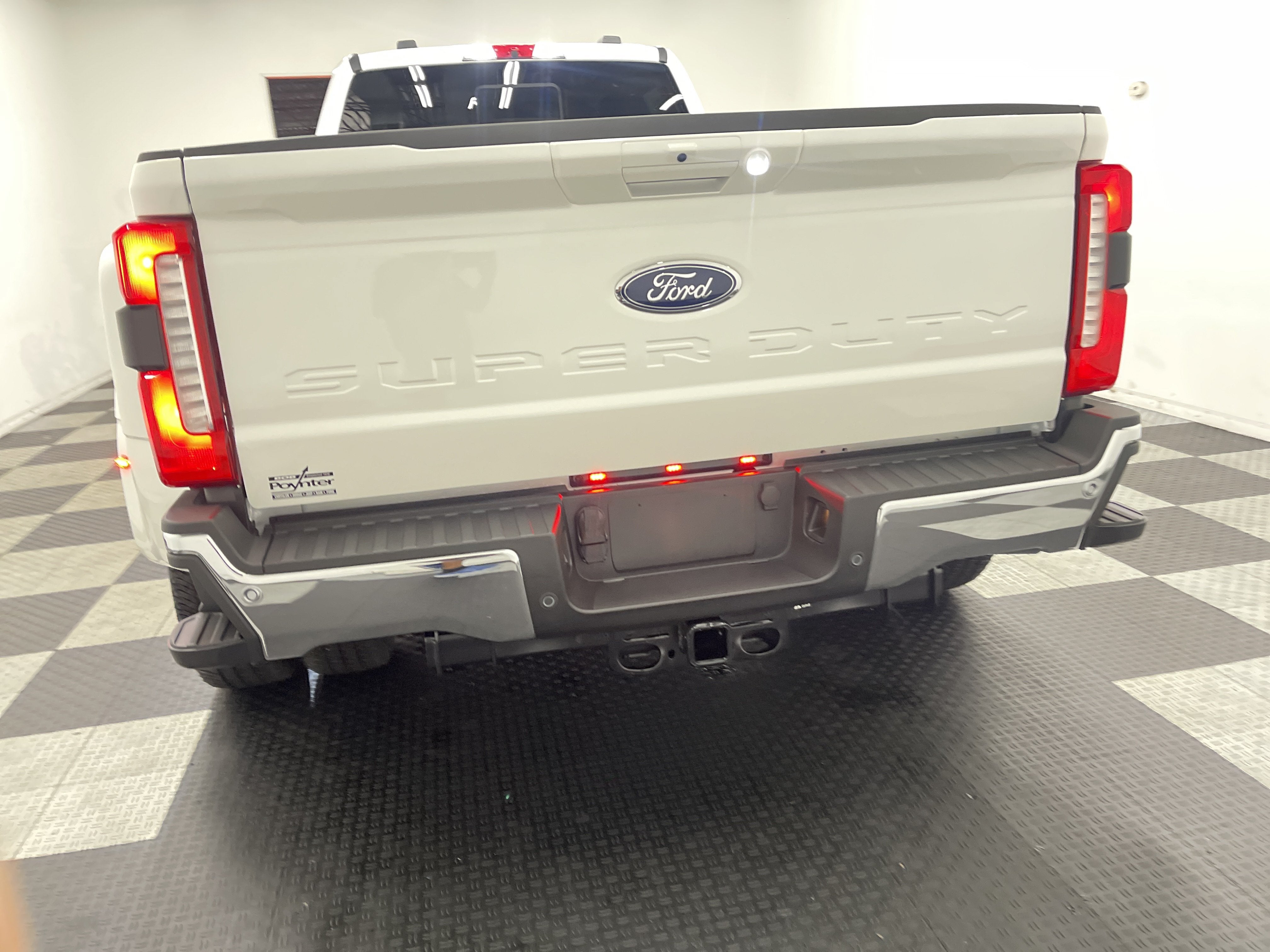 2026 Ford Super Duty F-350 DRW LARIAT