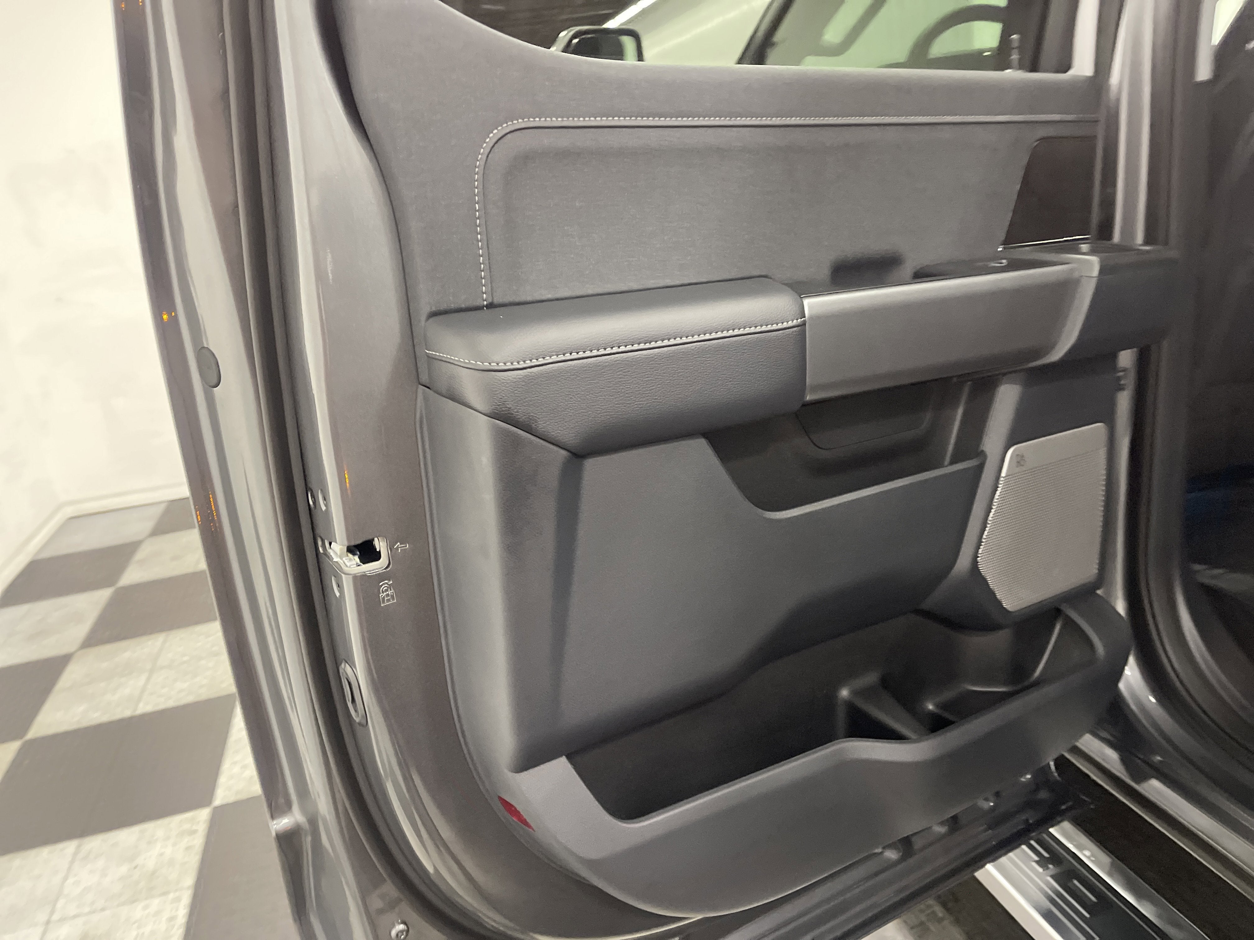 2026 Ford Super Duty F-350 DRW LARIAT