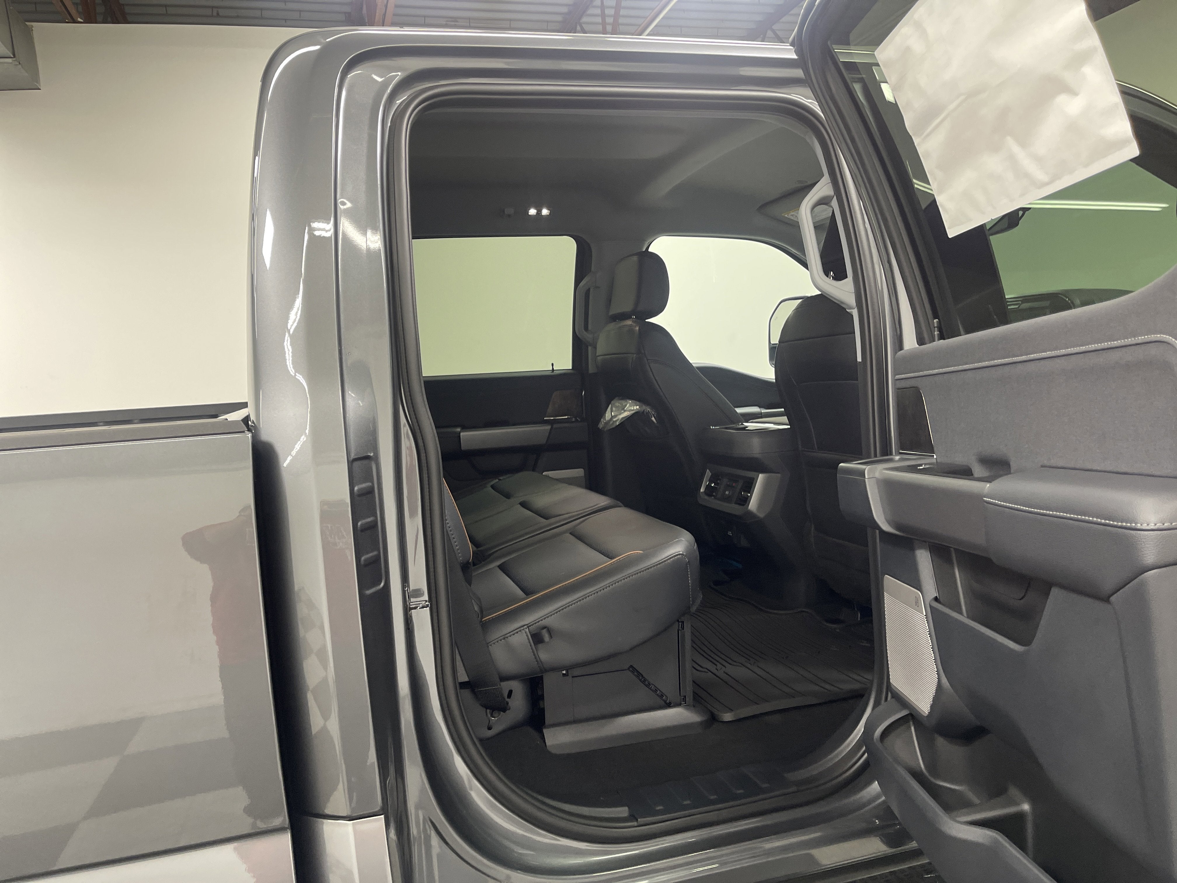 2026 Ford Super Duty F-350 DRW LARIAT