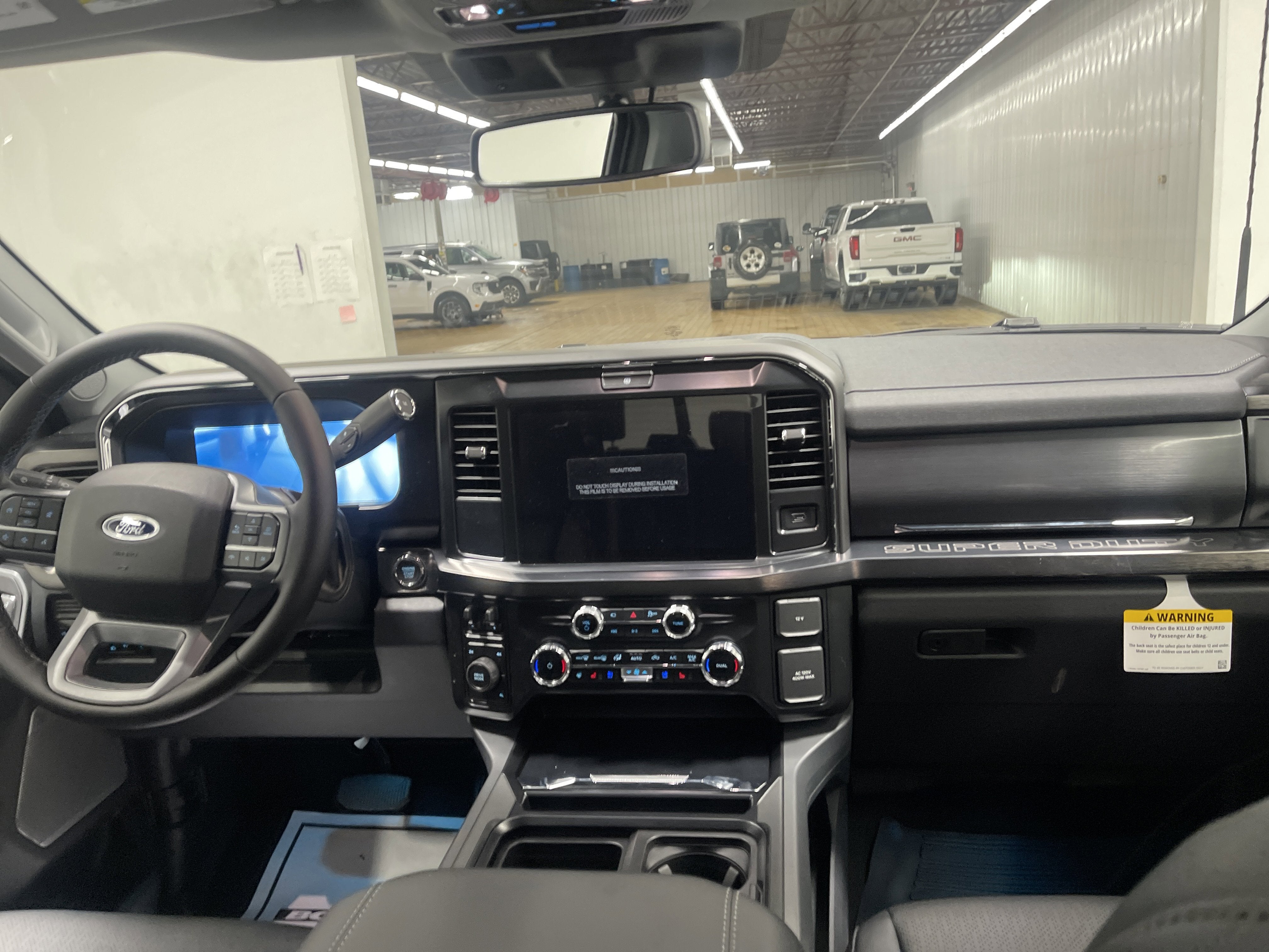 2026 Ford Super Duty F-350 DRW LARIAT