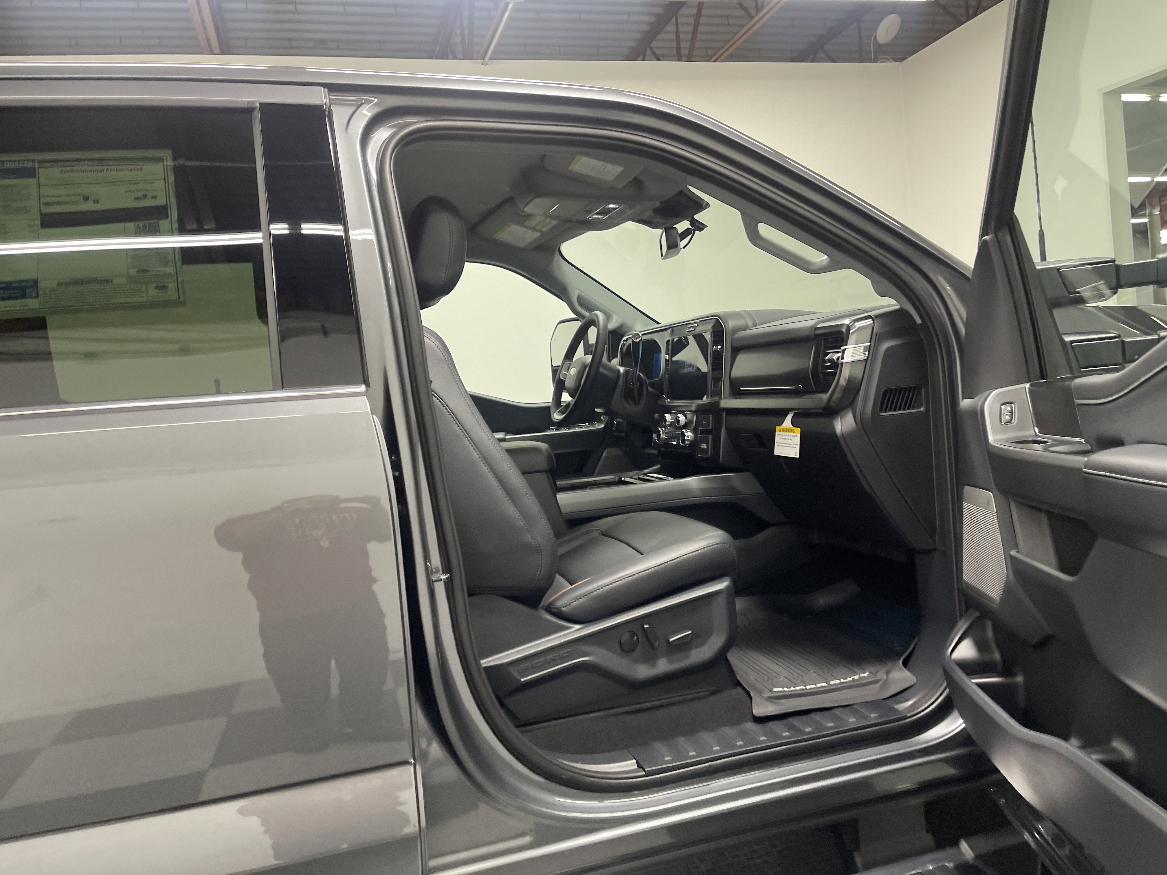 2026 Ford Super Duty F-350 DRW LARIAT