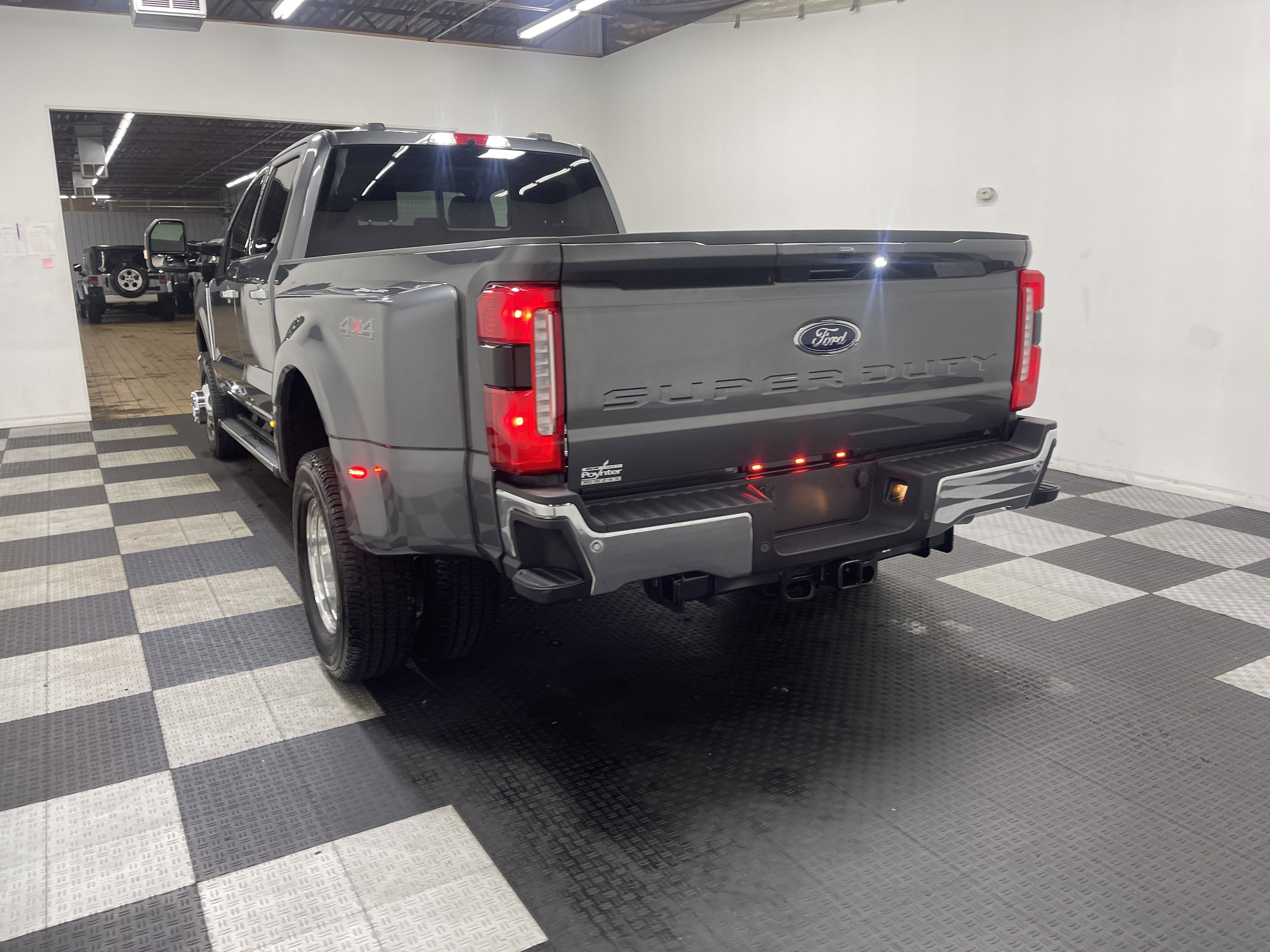 2026 Ford Super Duty F-350 DRW LARIAT