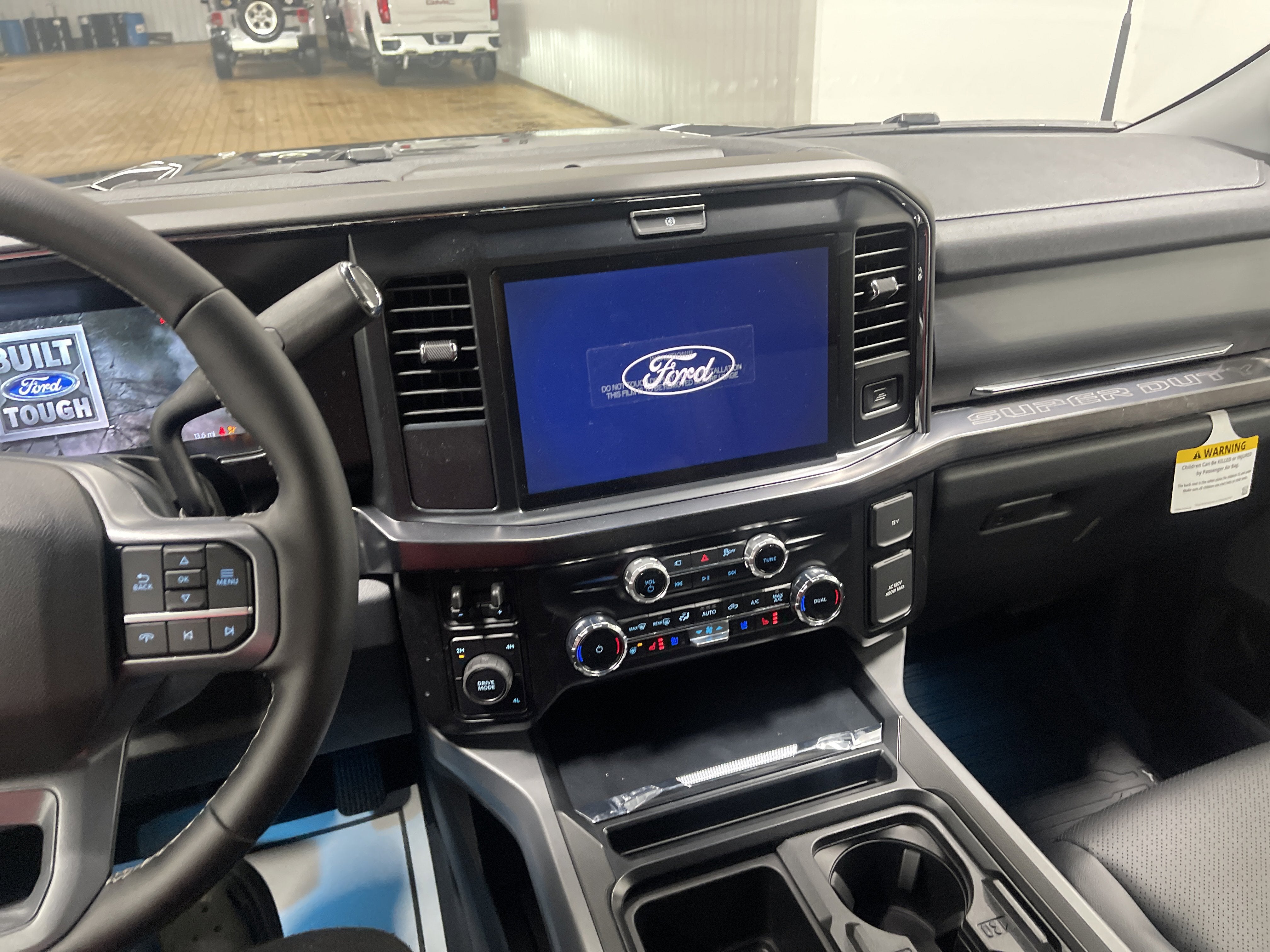 2026 Ford Super Duty F-350 DRW LARIAT