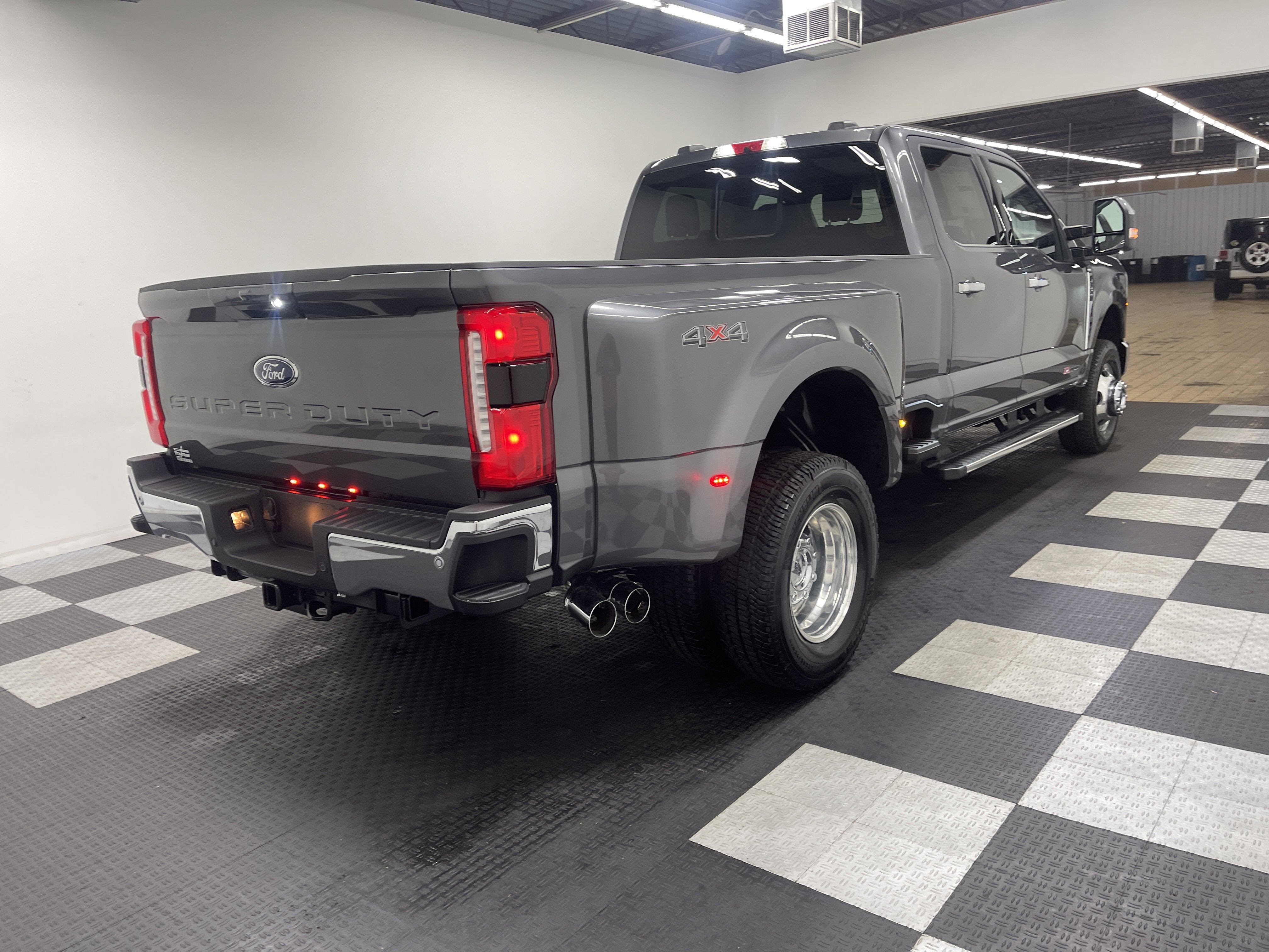 2026 Ford Super Duty F-350 DRW LARIAT