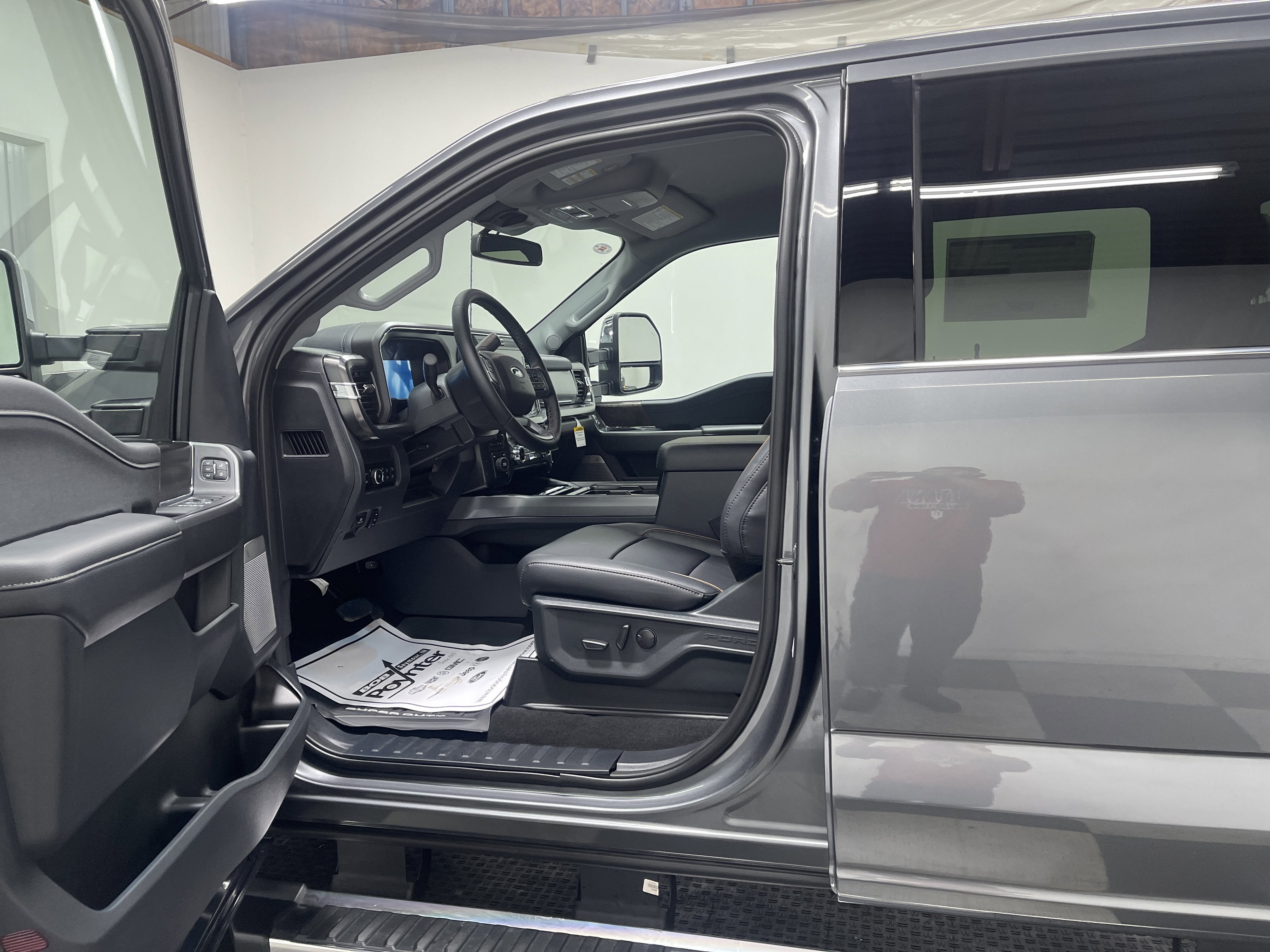 2026 Ford Super Duty F-350 DRW LARIAT