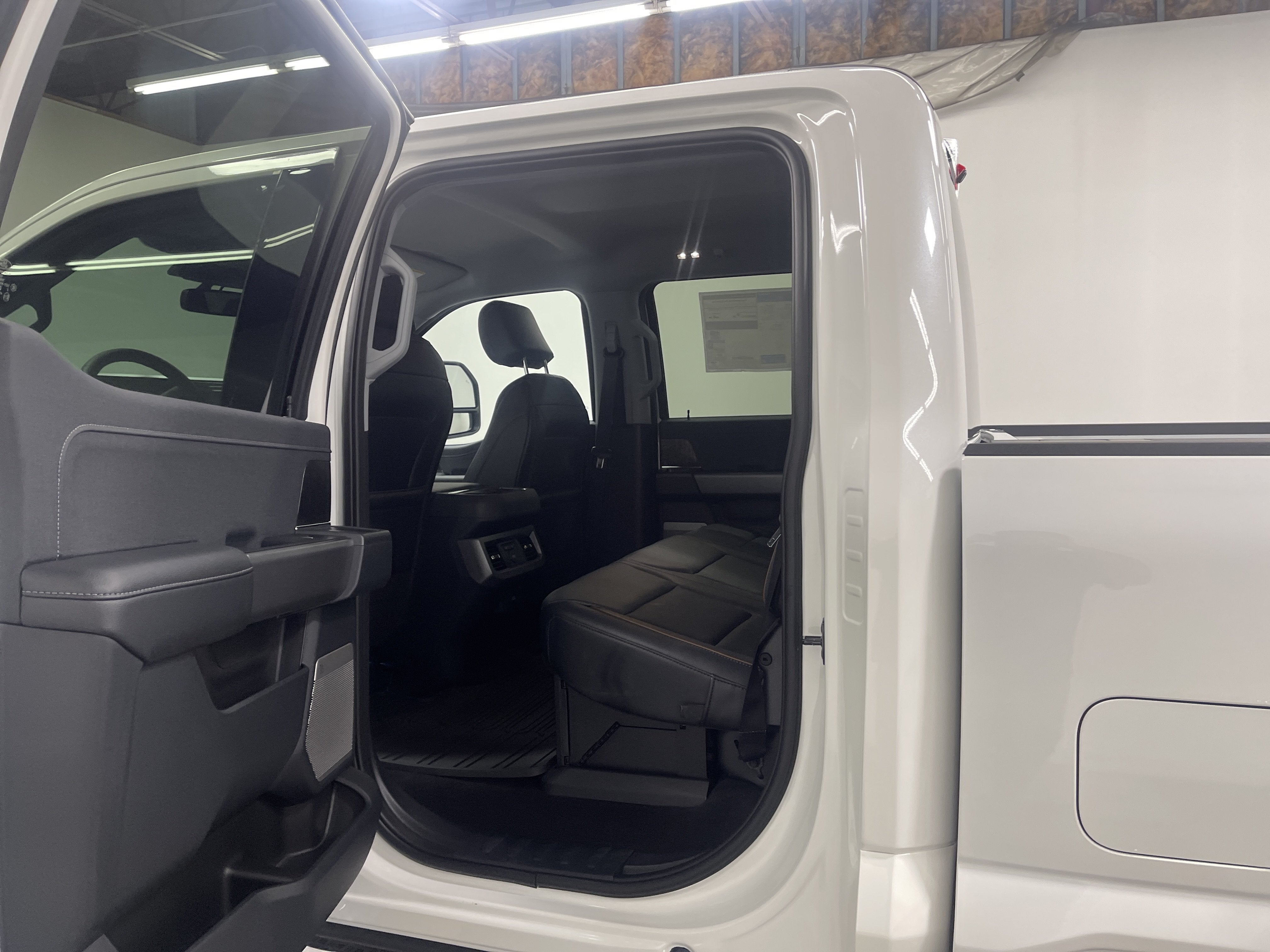 2026 Ford Super Duty F-350 DRW LARIAT