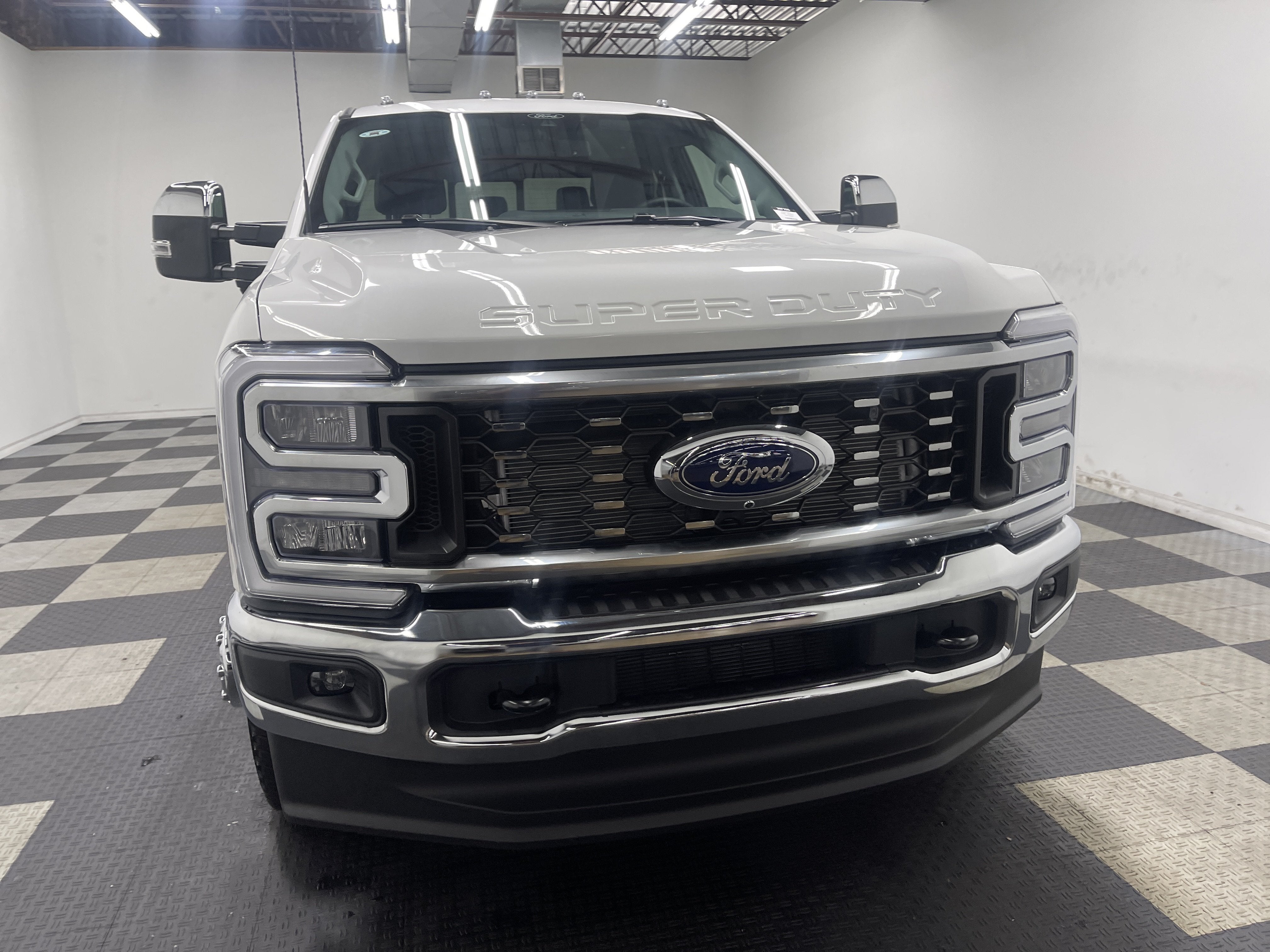 2026 Ford Super Duty F-350 DRW LARIAT