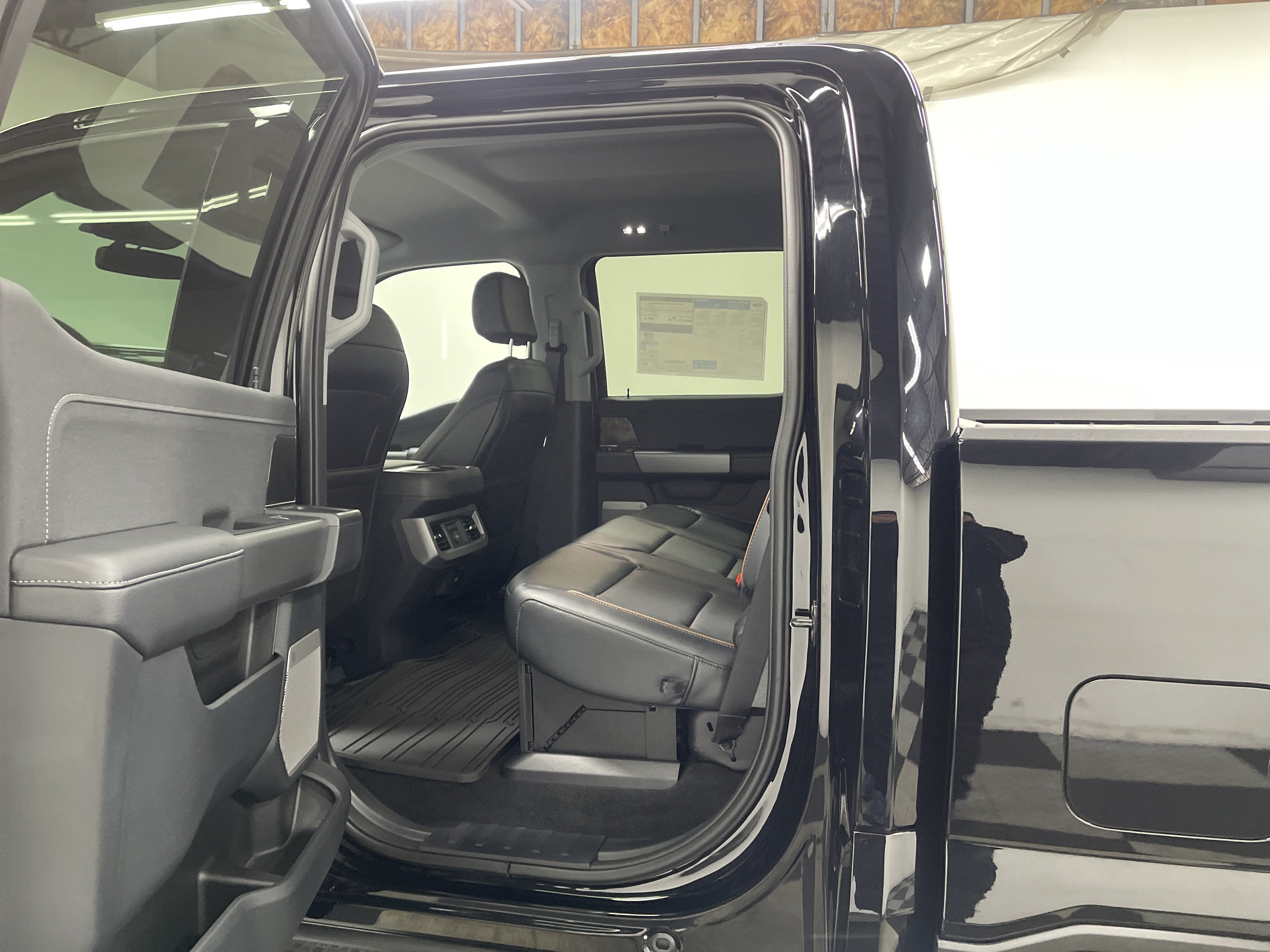2026 Ford Super Duty F-350 DRW LARIAT