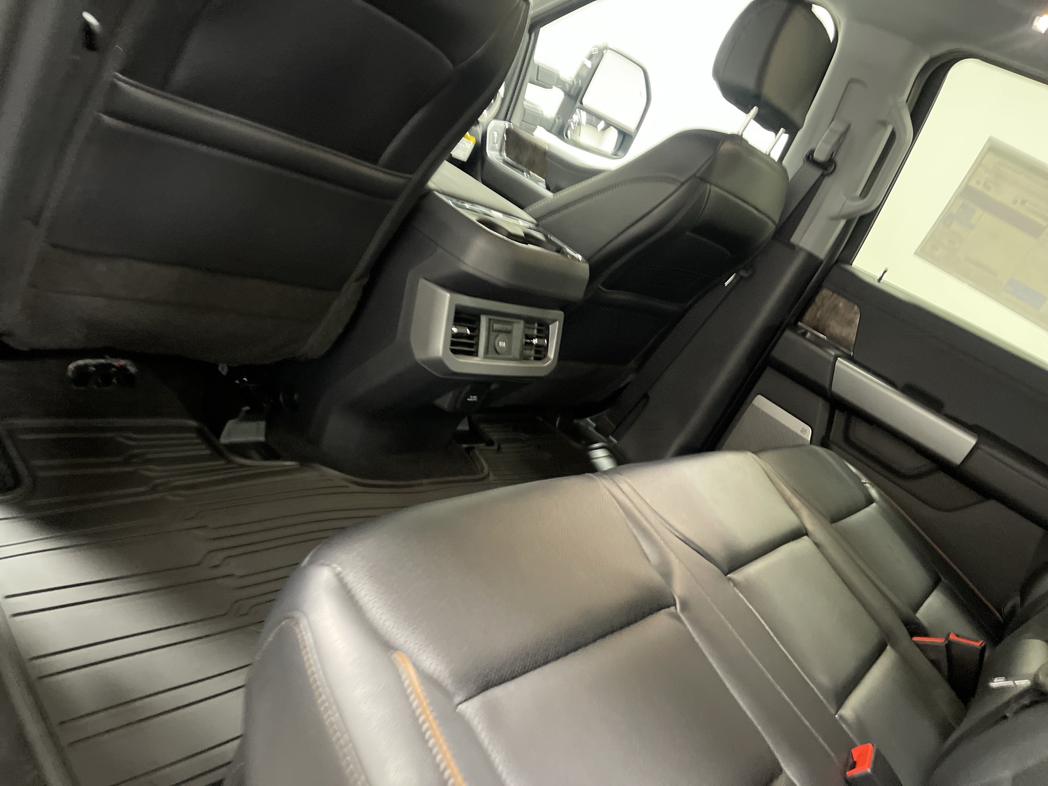 2026 Ford Super Duty F-350 DRW LARIAT