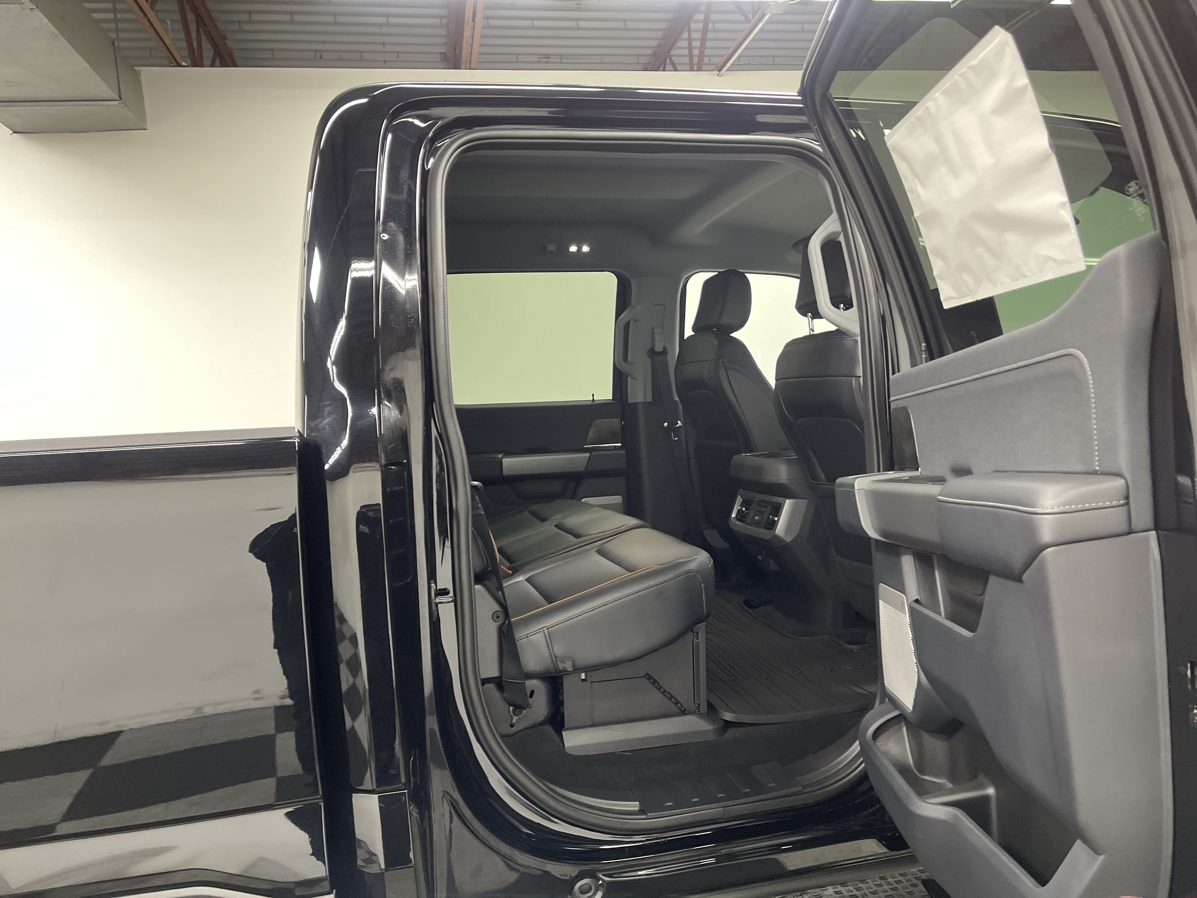 2026 Ford Super Duty F-350 DRW LARIAT