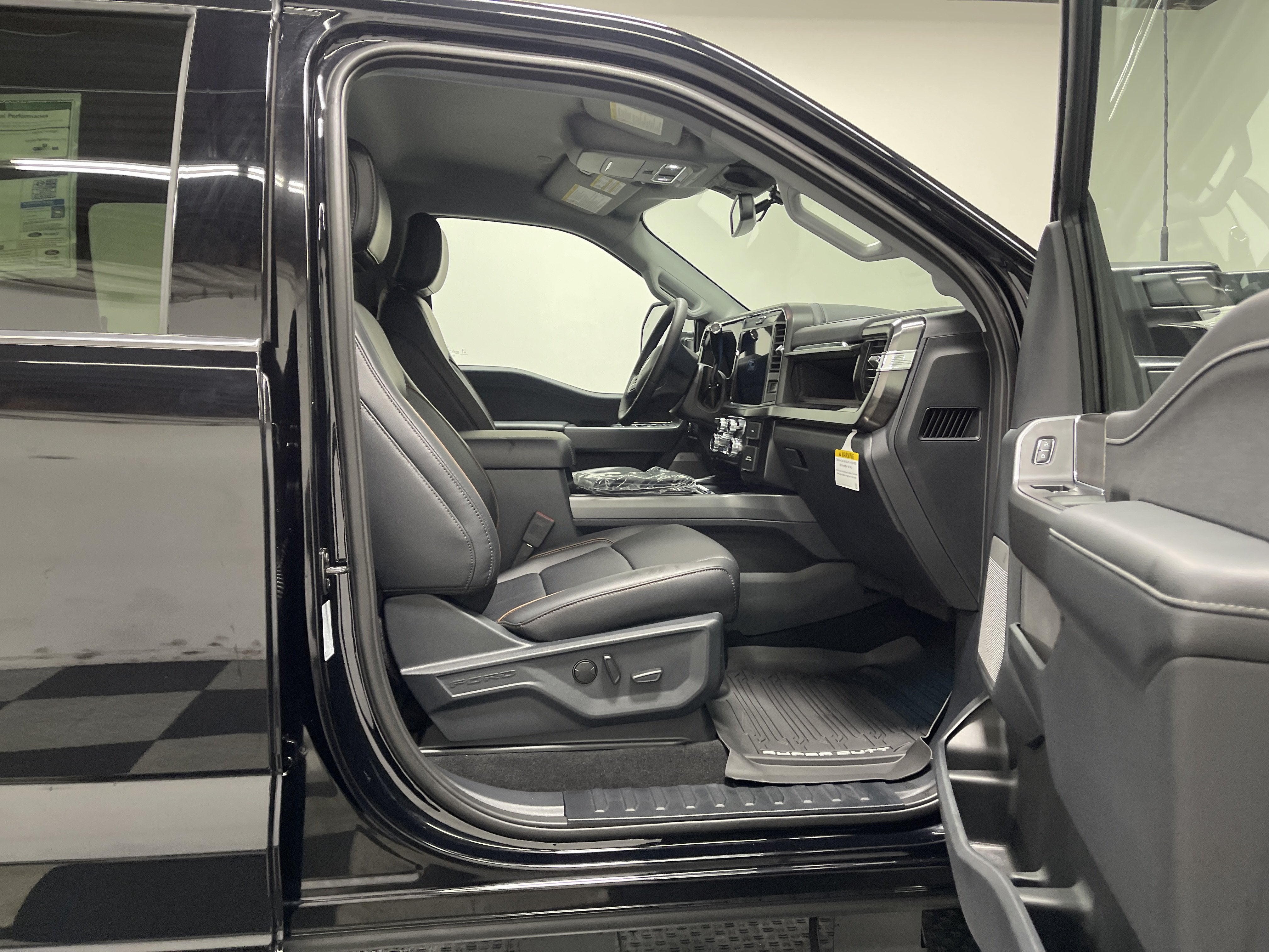 2026 Ford Super Duty F-350 DRW LARIAT