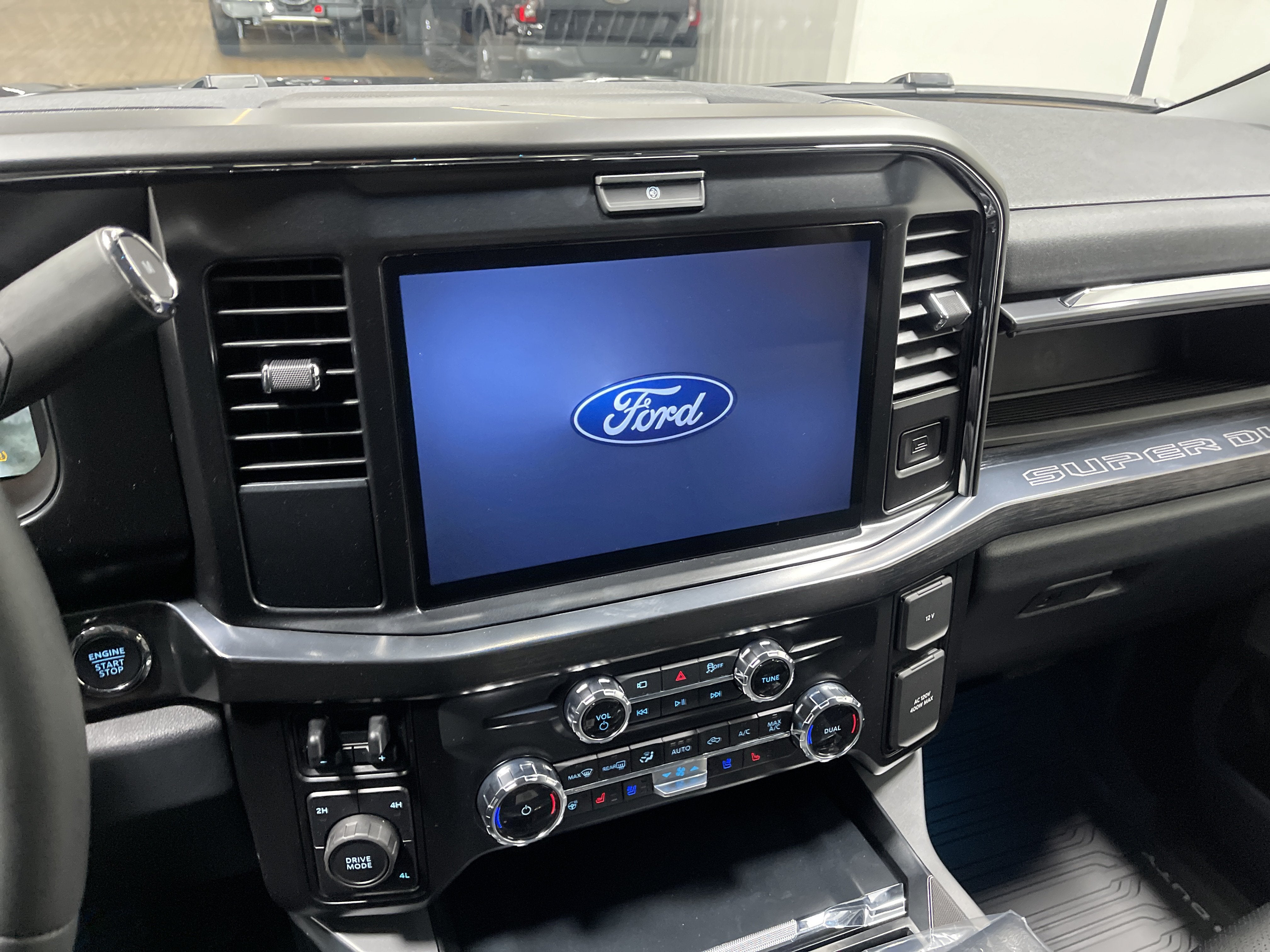 2026 Ford Super Duty F-350 DRW LARIAT