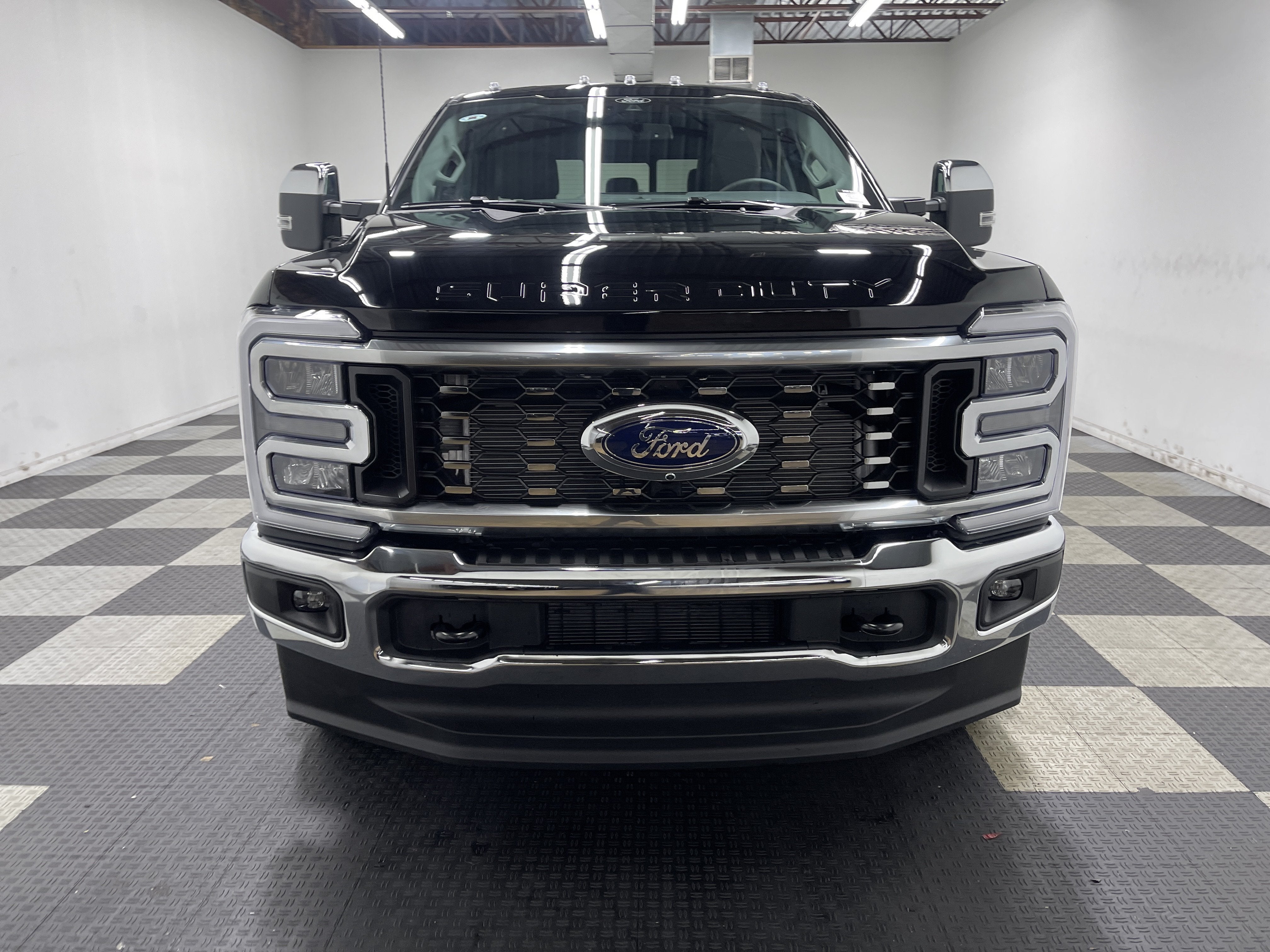 2026 Ford Super Duty F-350 DRW LARIAT