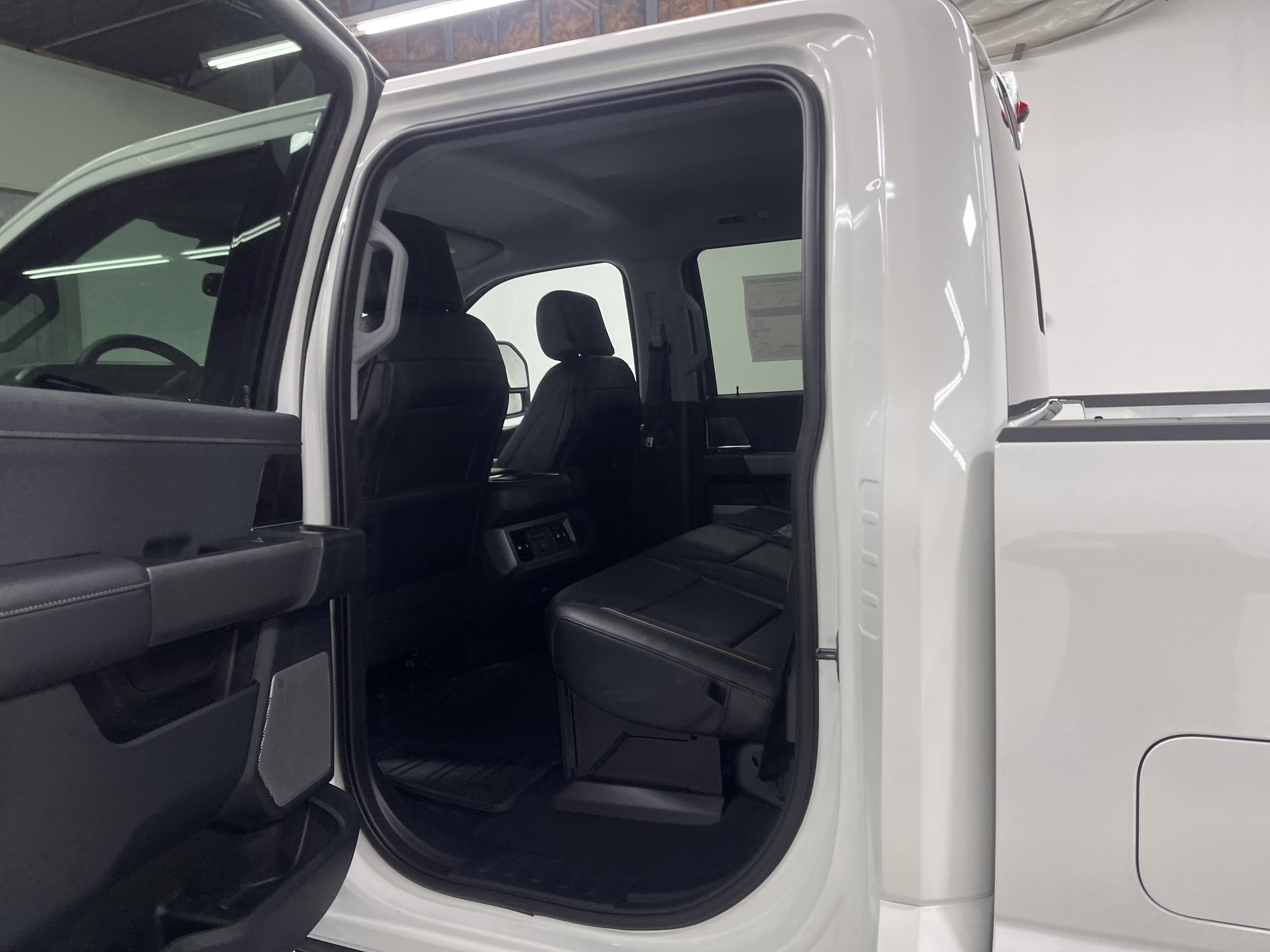 2026 Ford Super Duty F-350 DRW LARIAT