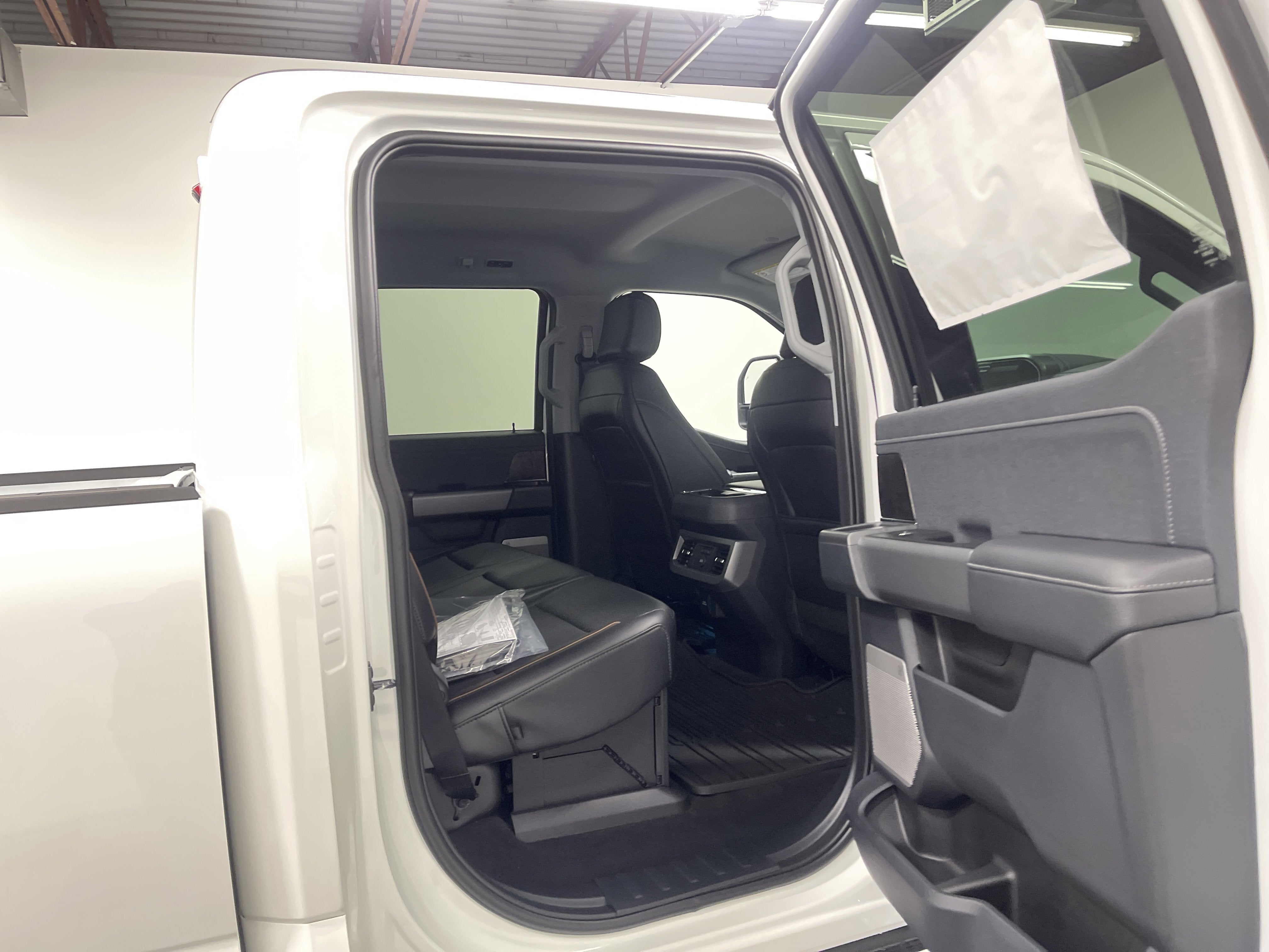 2026 Ford Super Duty F-350 DRW LARIAT