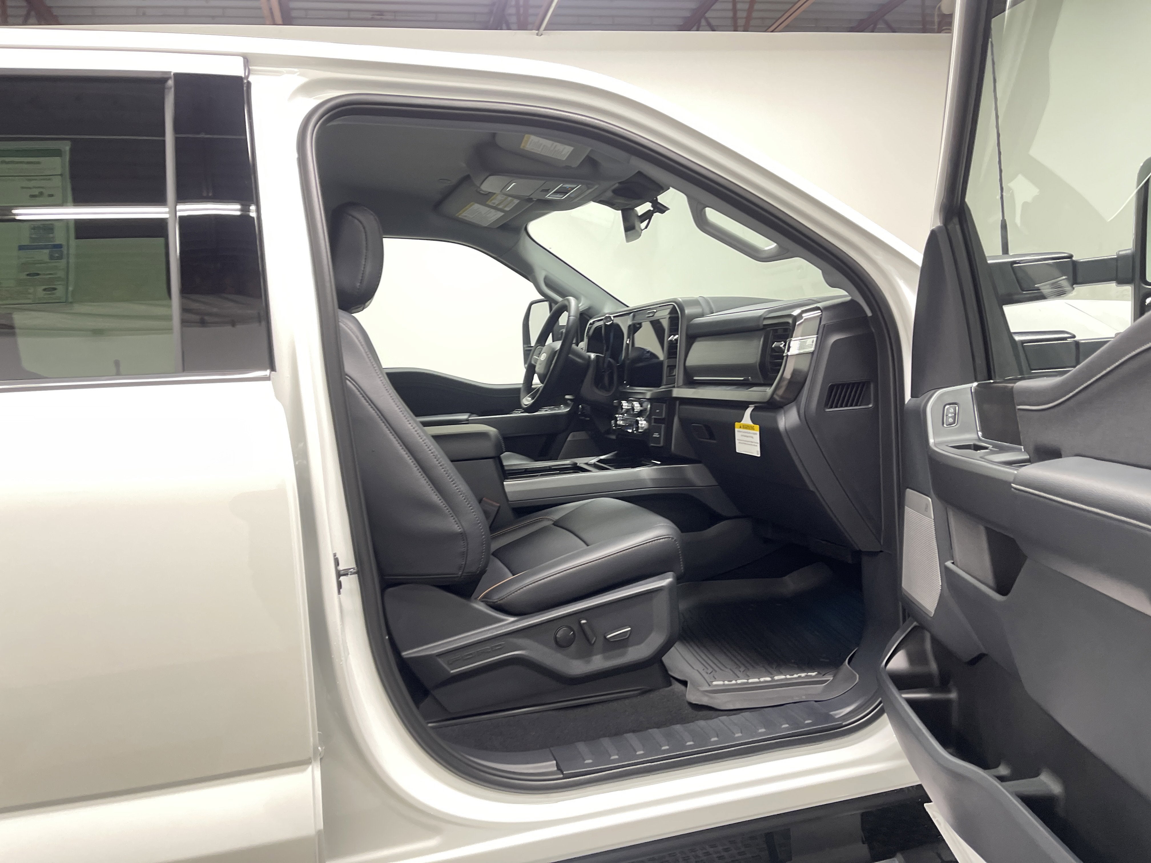 2026 Ford Super Duty F-350 DRW LARIAT