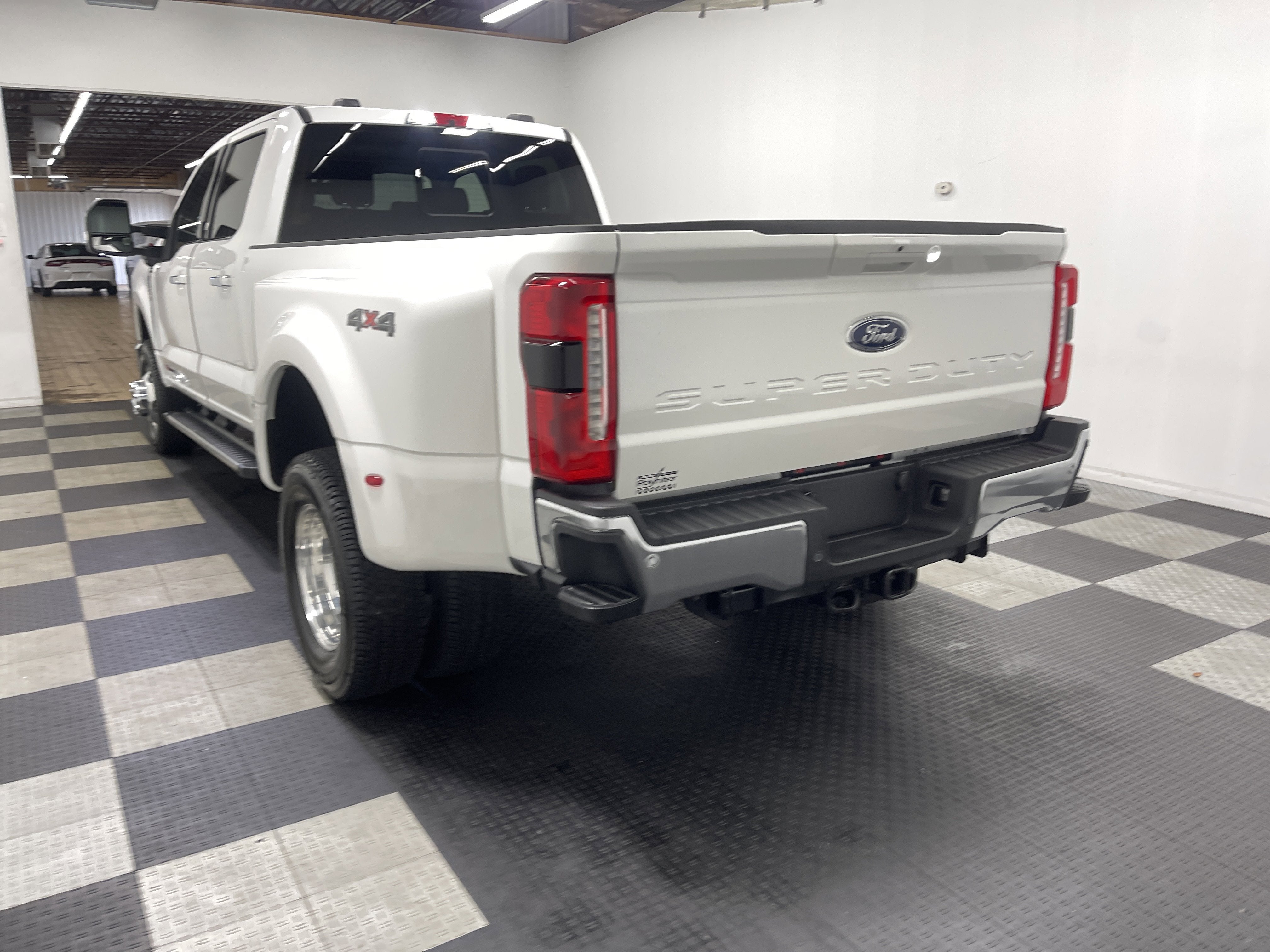 2026 Ford Super Duty F-350 DRW LARIAT