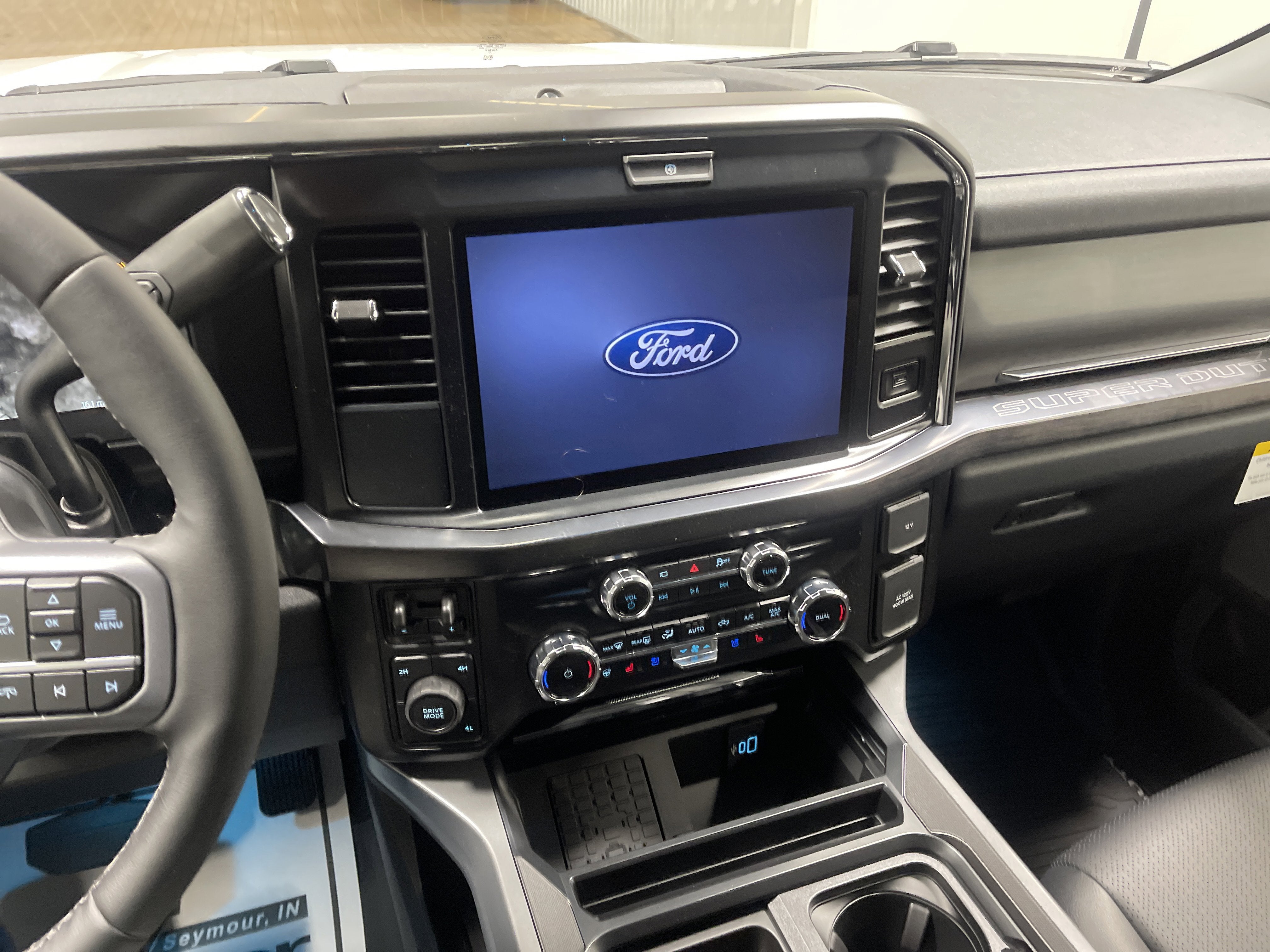 2026 Ford Super Duty F-350 DRW LARIAT