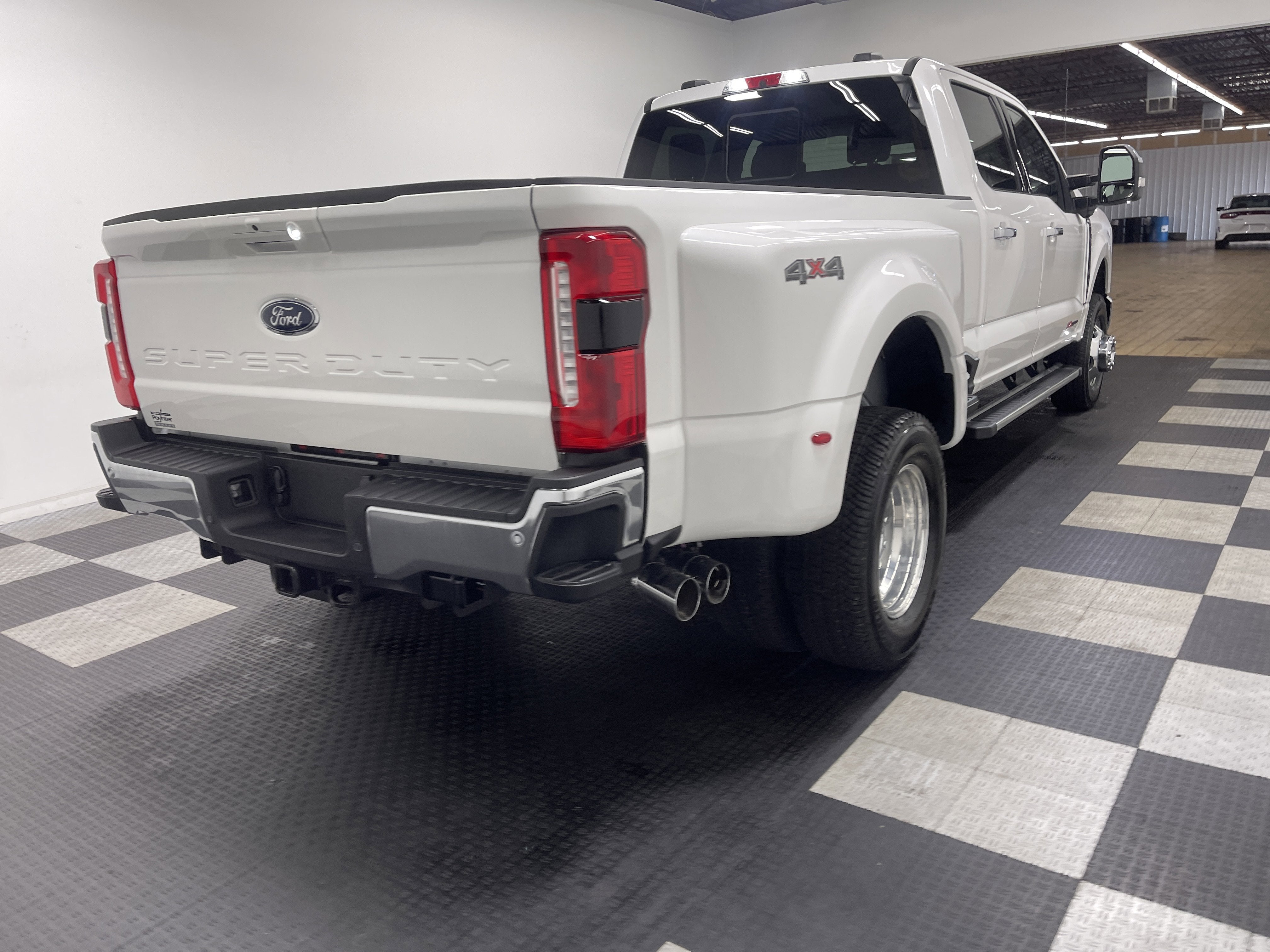 2026 Ford Super Duty F-350 DRW LARIAT