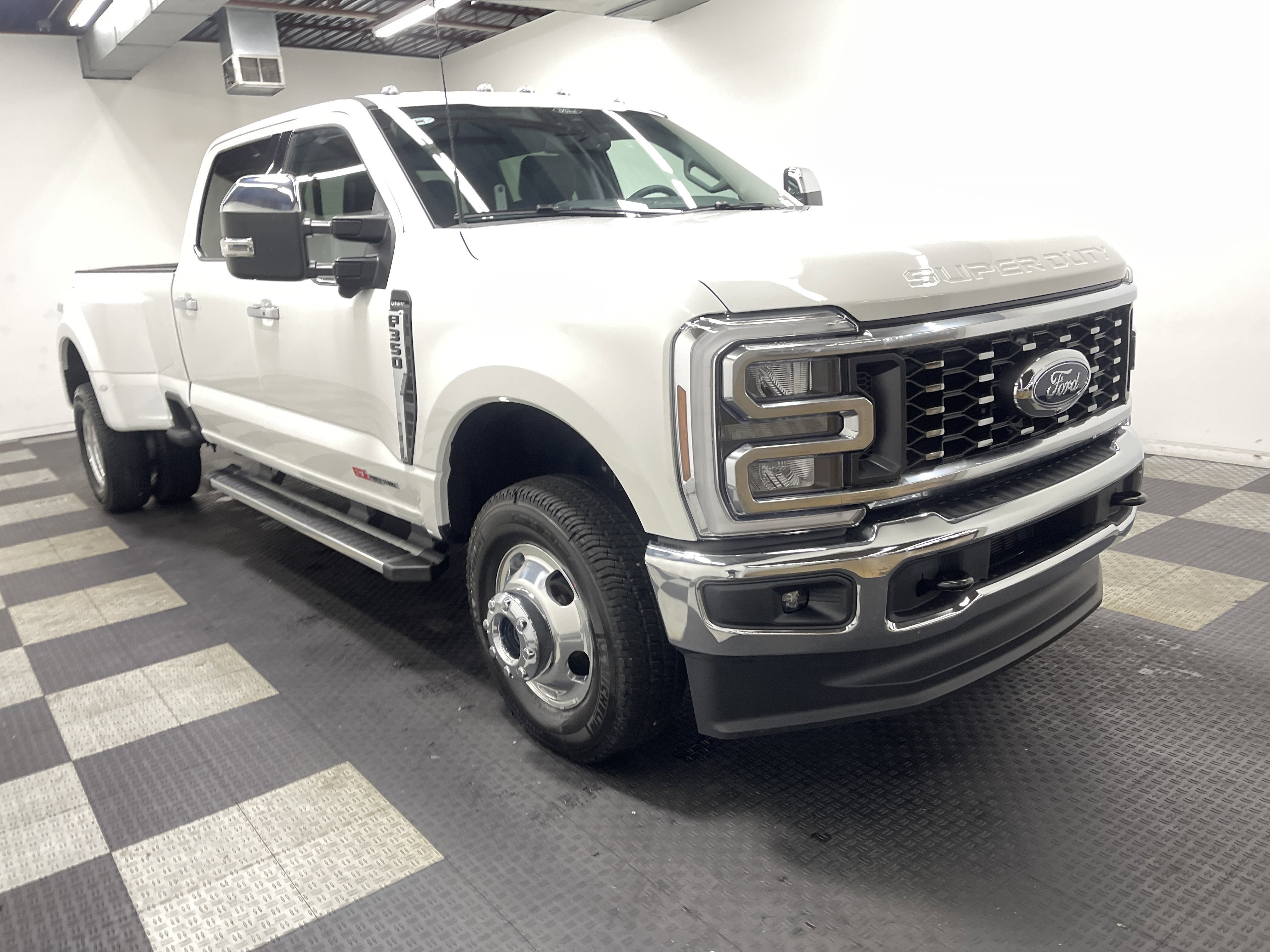2026 Ford Super Duty F-350 DRW LARIAT
