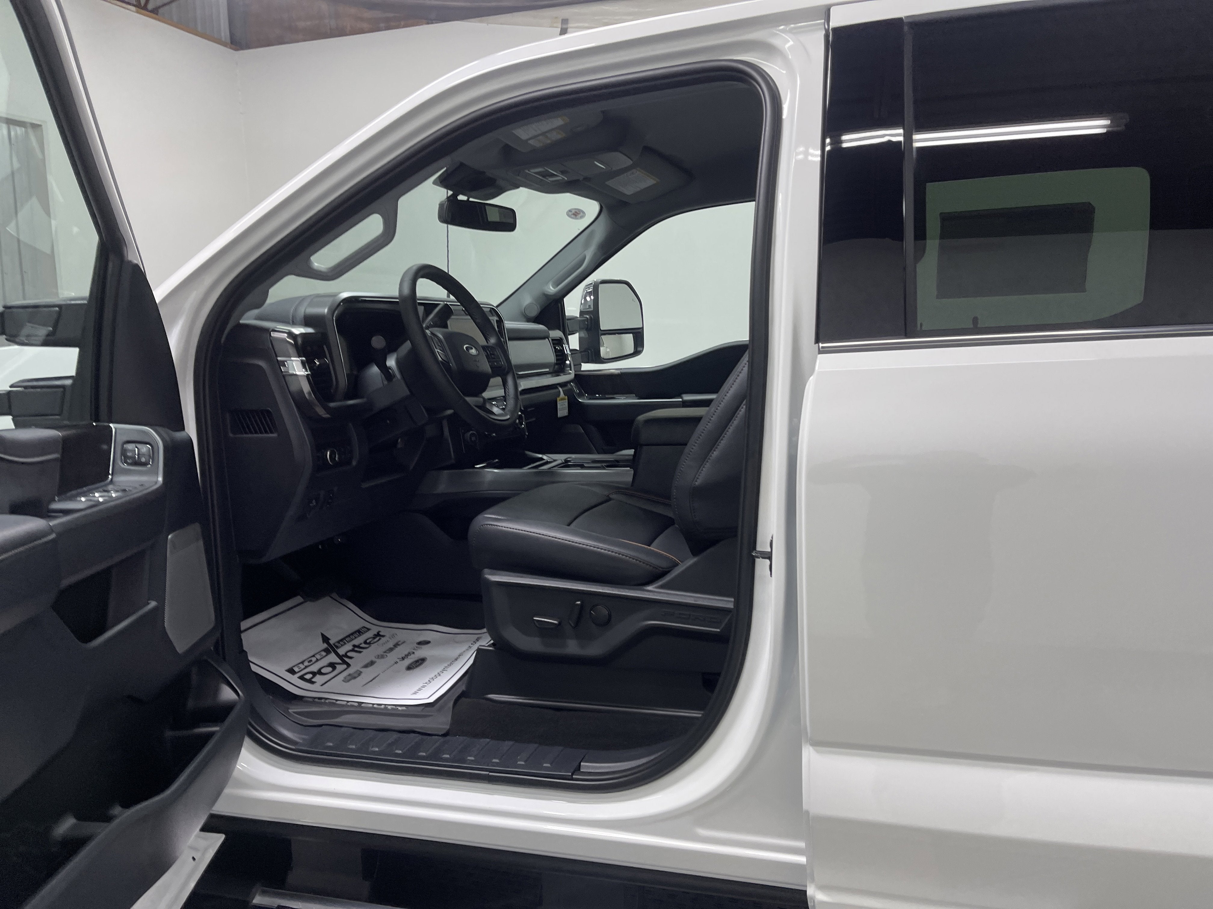 2026 Ford Super Duty F-350 DRW LARIAT