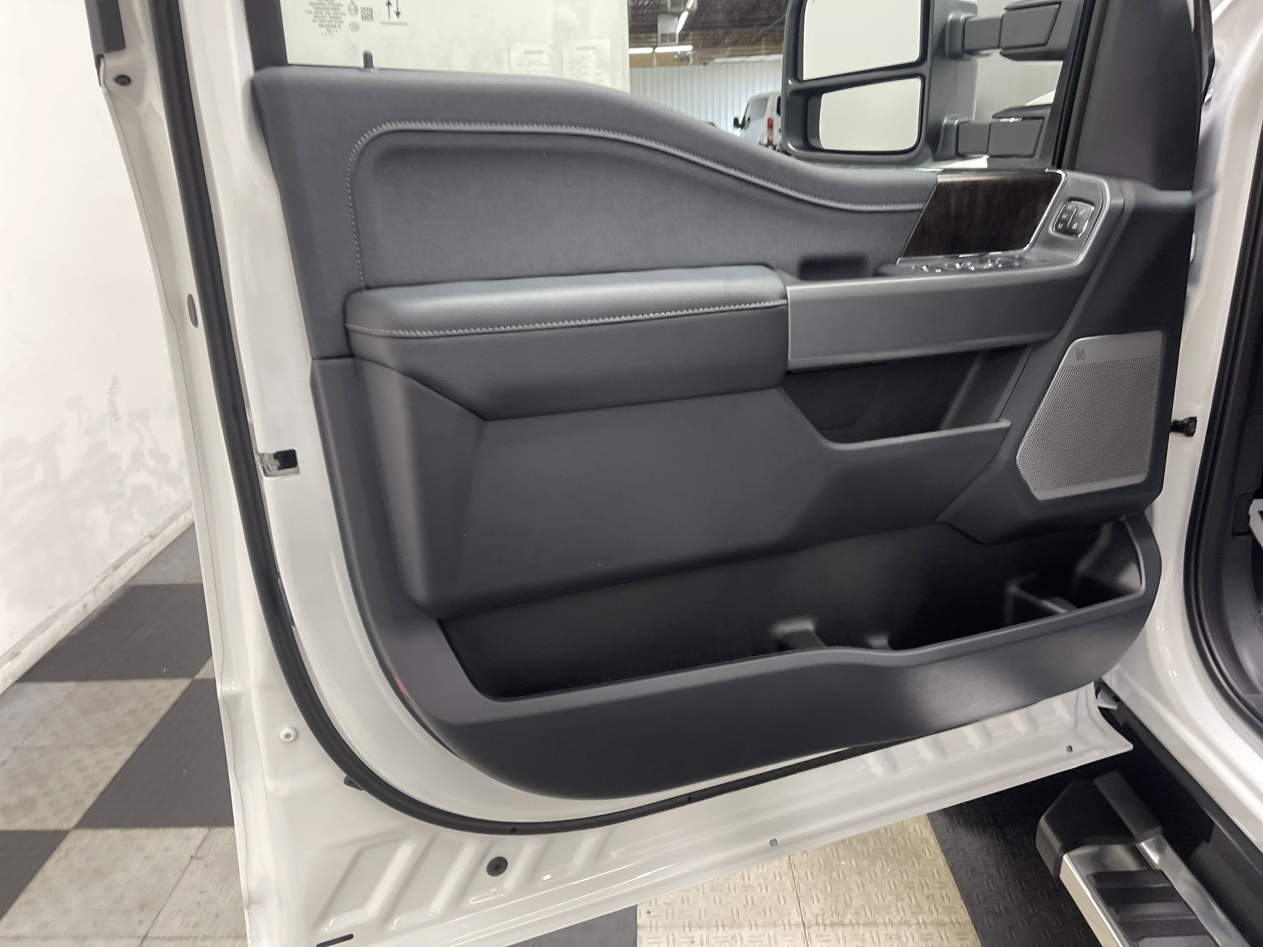 2026 Ford Super Duty F-350 DRW LARIAT