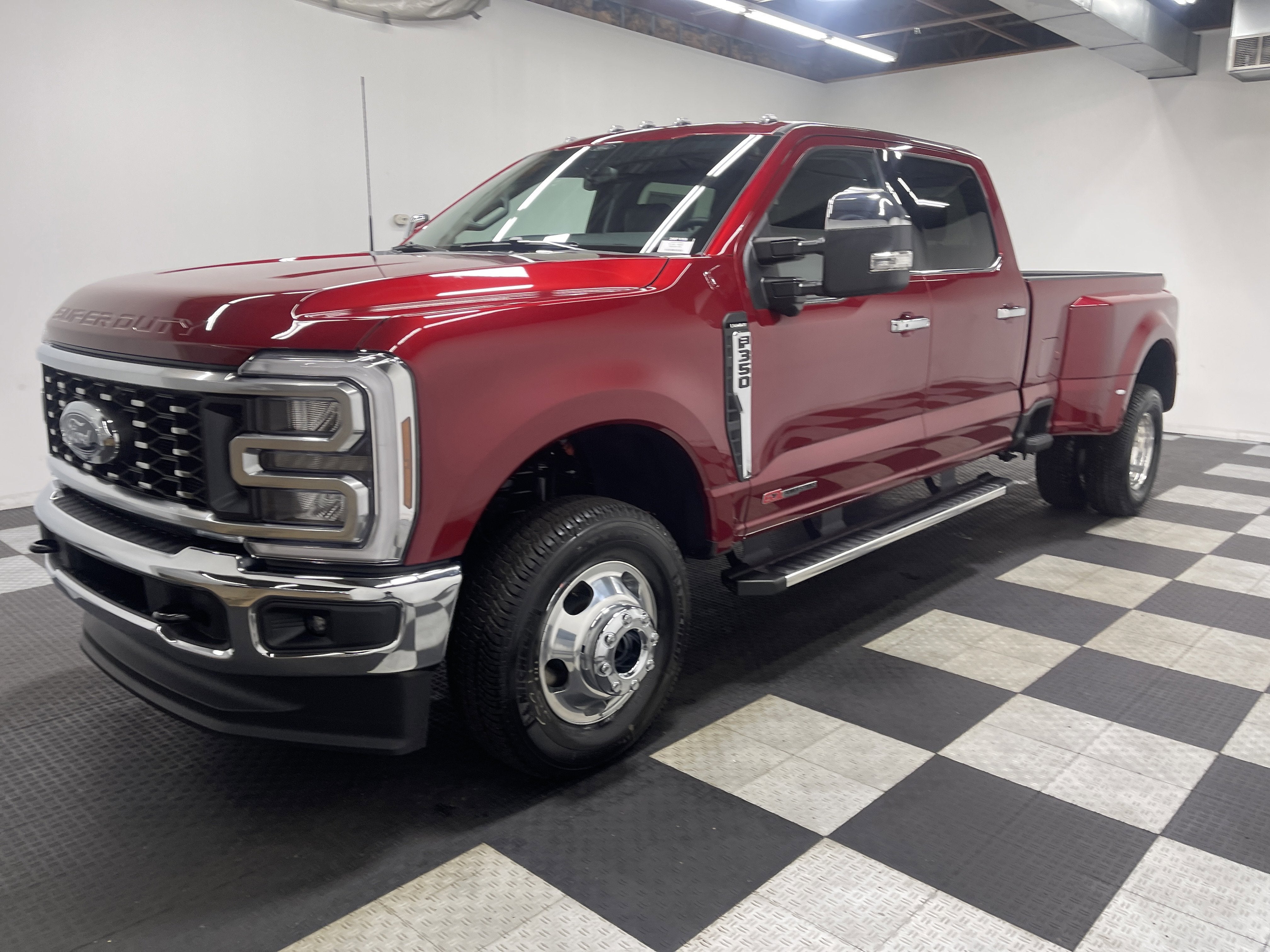 2026 Ford Super Duty F-350 DRW LARIAT