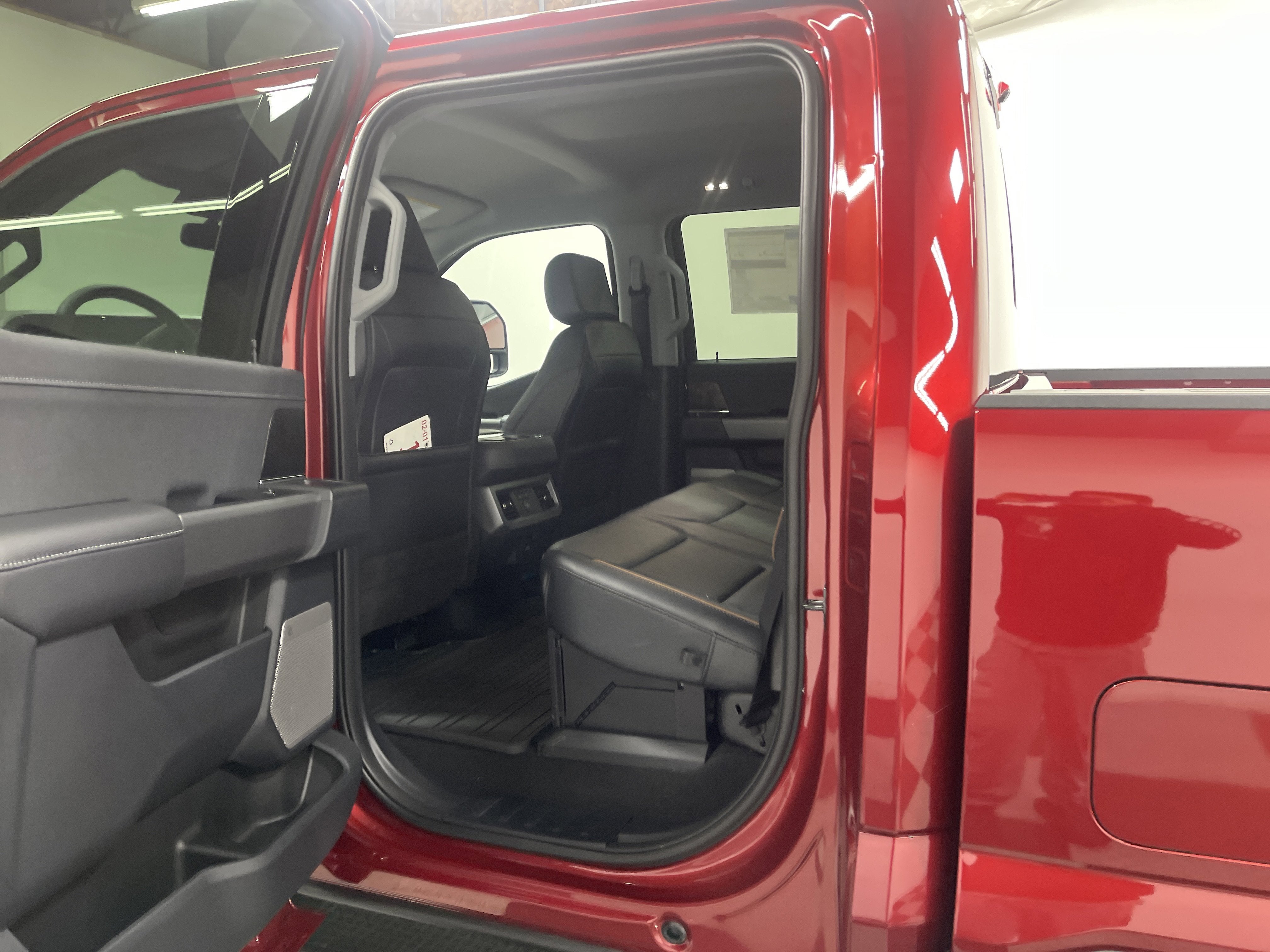 2026 Ford Super Duty F-350 DRW LARIAT