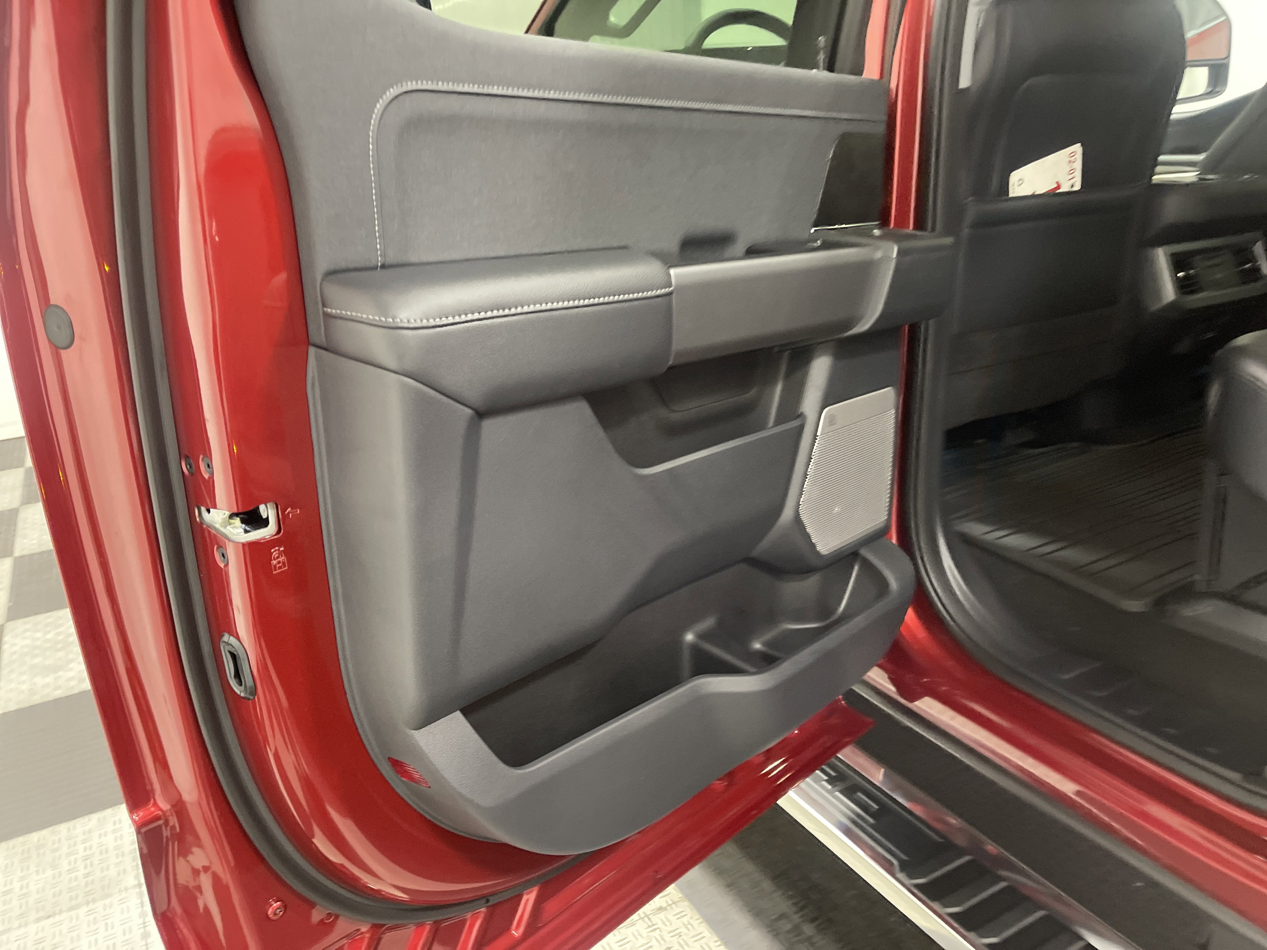 2026 Ford Super Duty F-350 DRW LARIAT