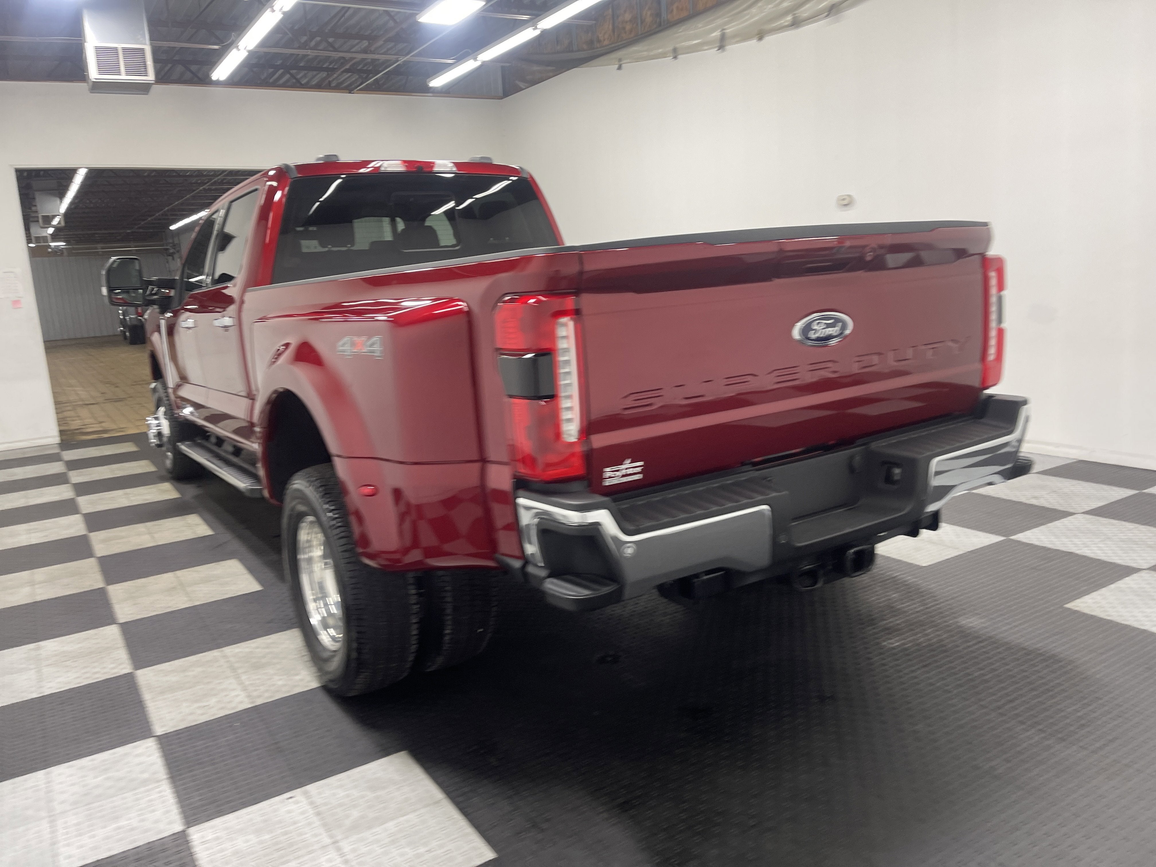 2026 Ford Super Duty F-350 DRW LARIAT