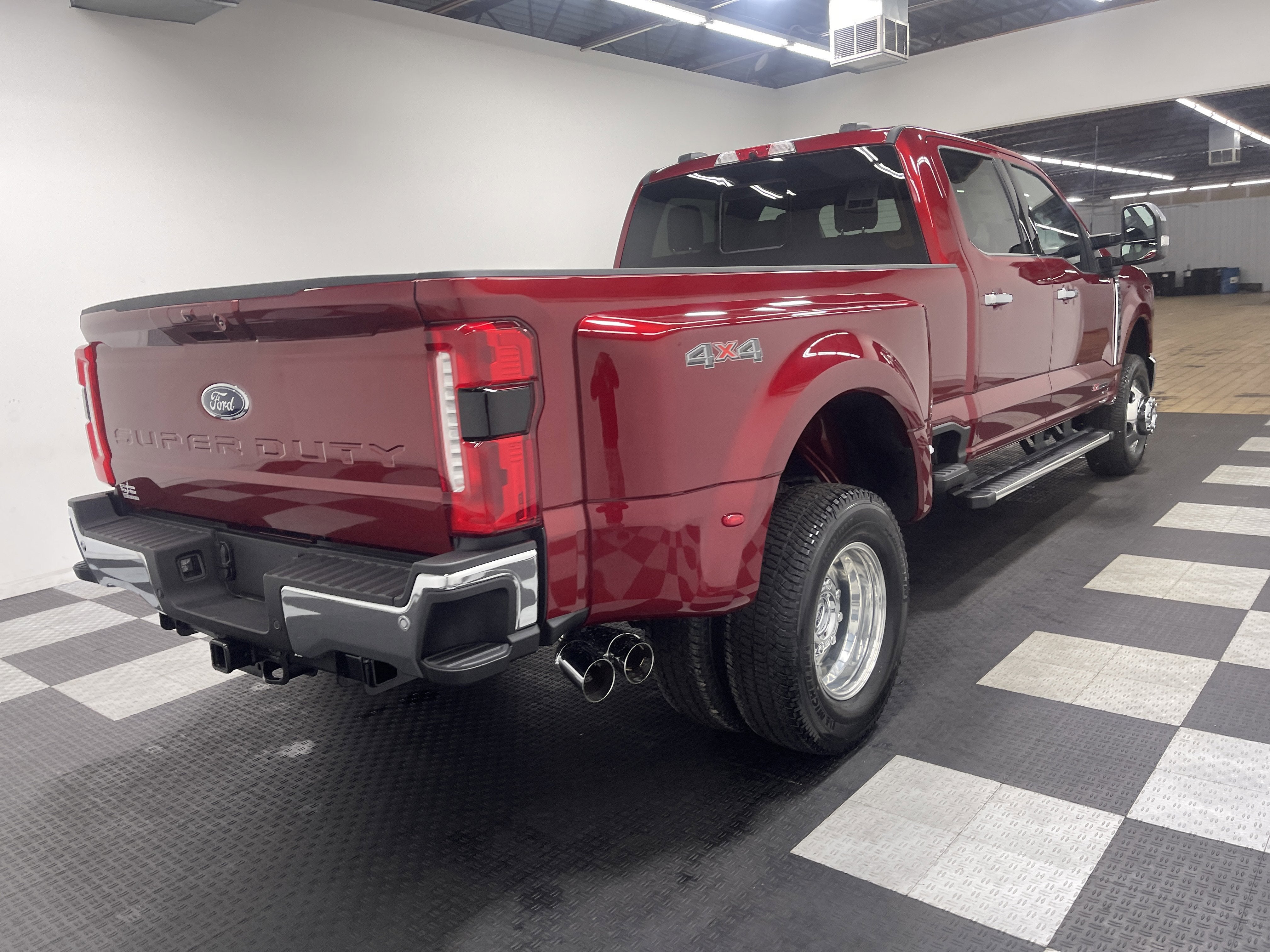 2026 Ford Super Duty F-350 DRW LARIAT