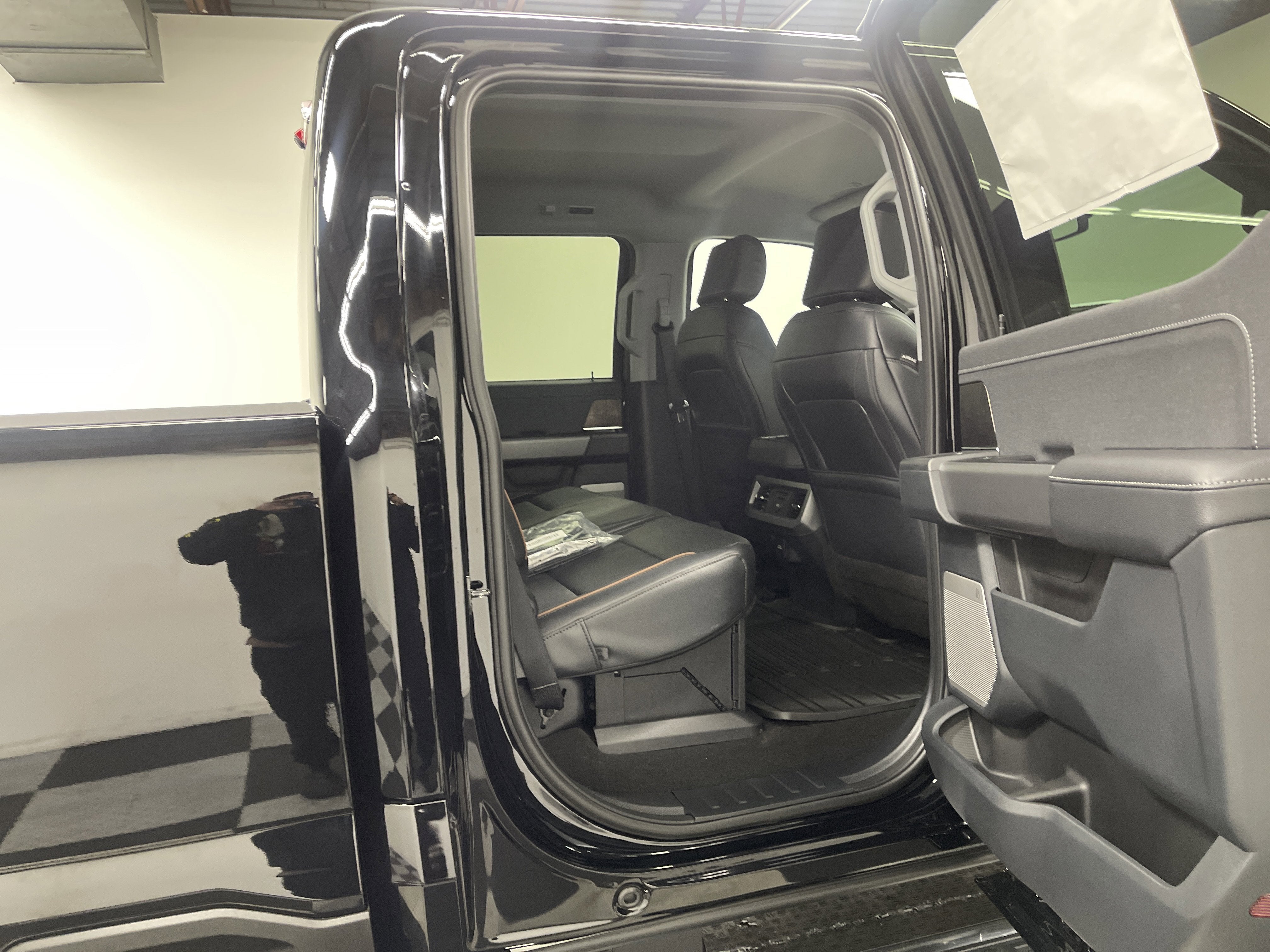 2026 Ford Super Duty F-350 DRW LARIAT