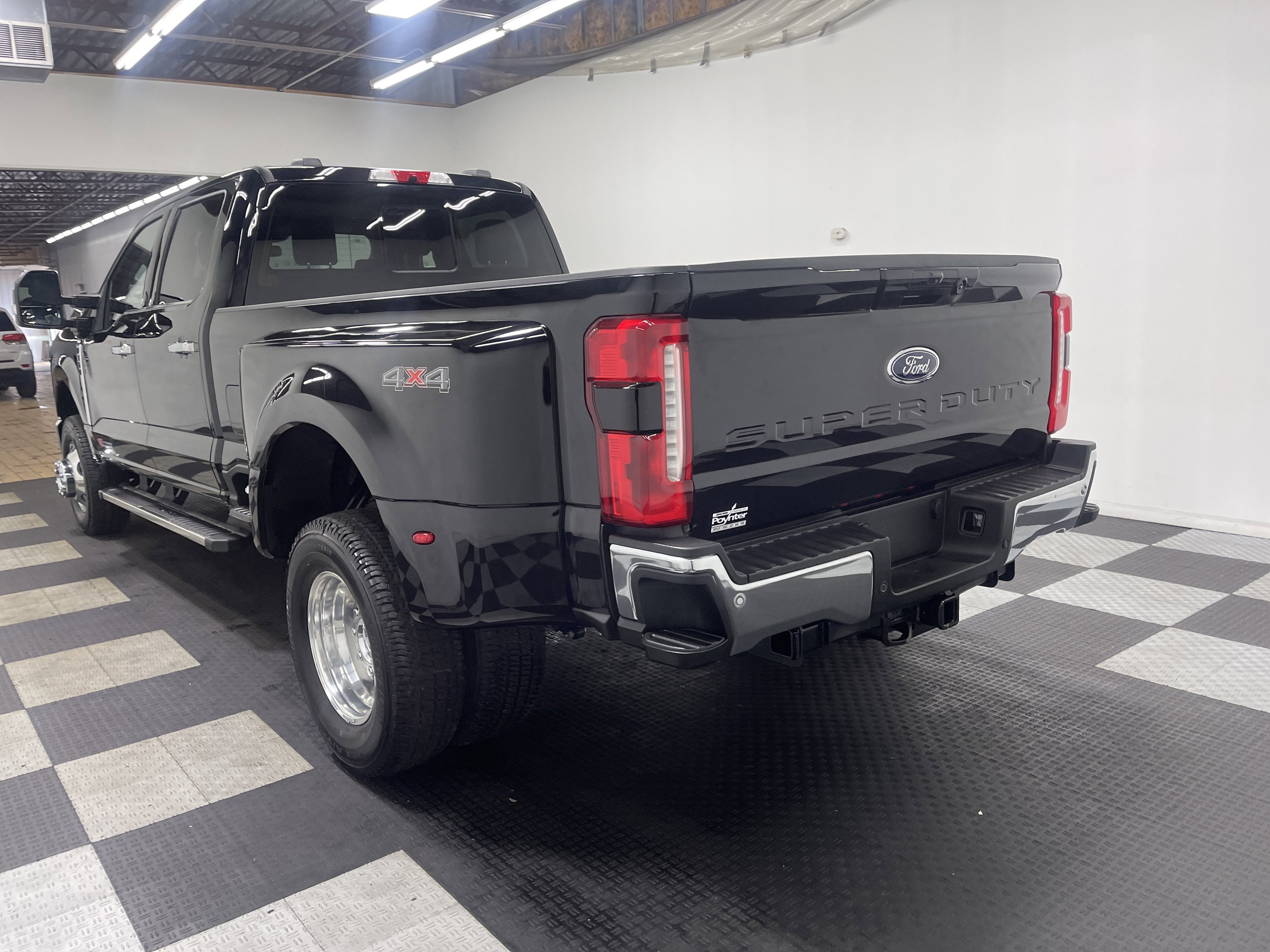 2026 Ford Super Duty F-350 DRW LARIAT