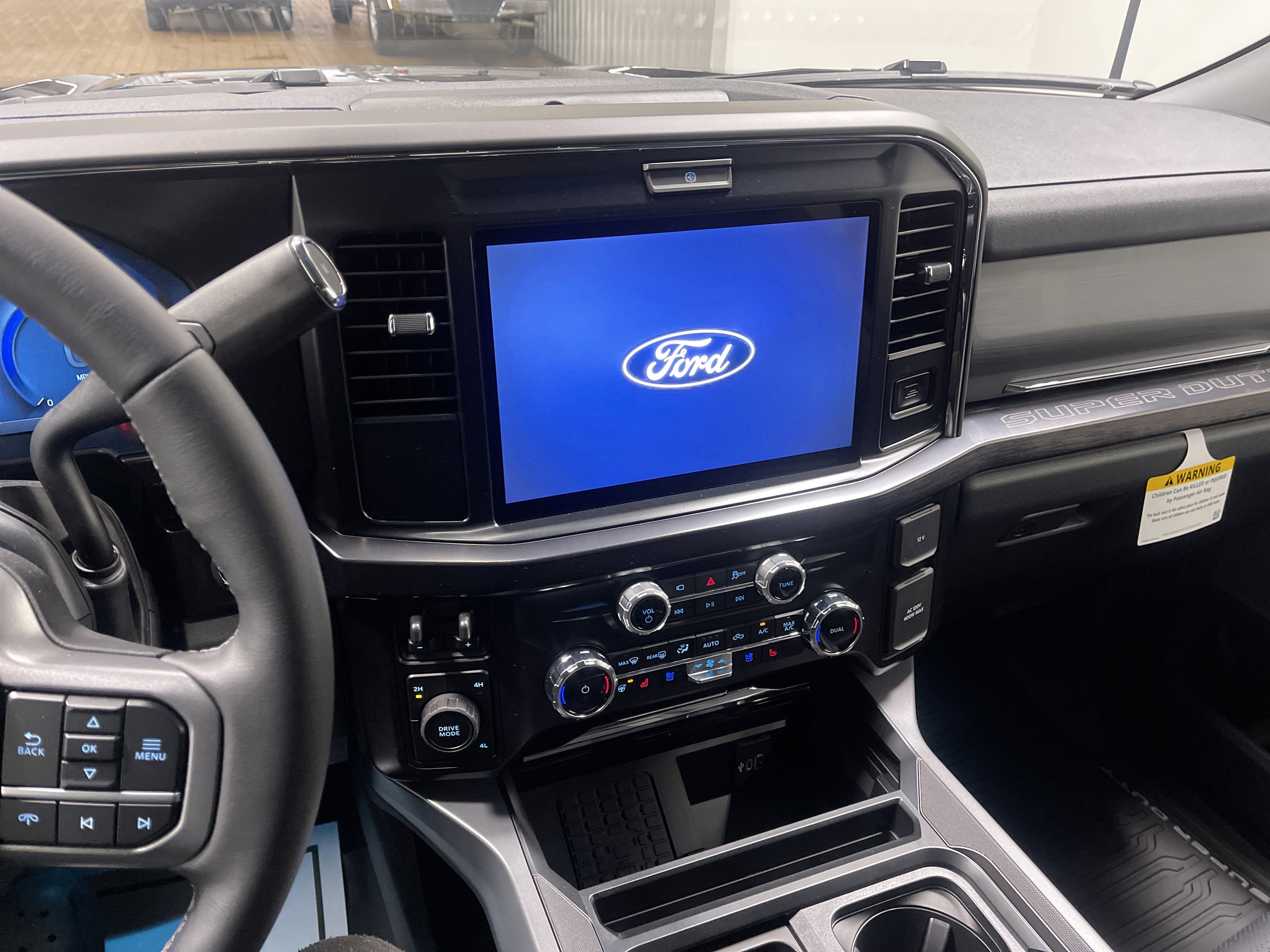 2026 Ford Super Duty F-350 DRW LARIAT