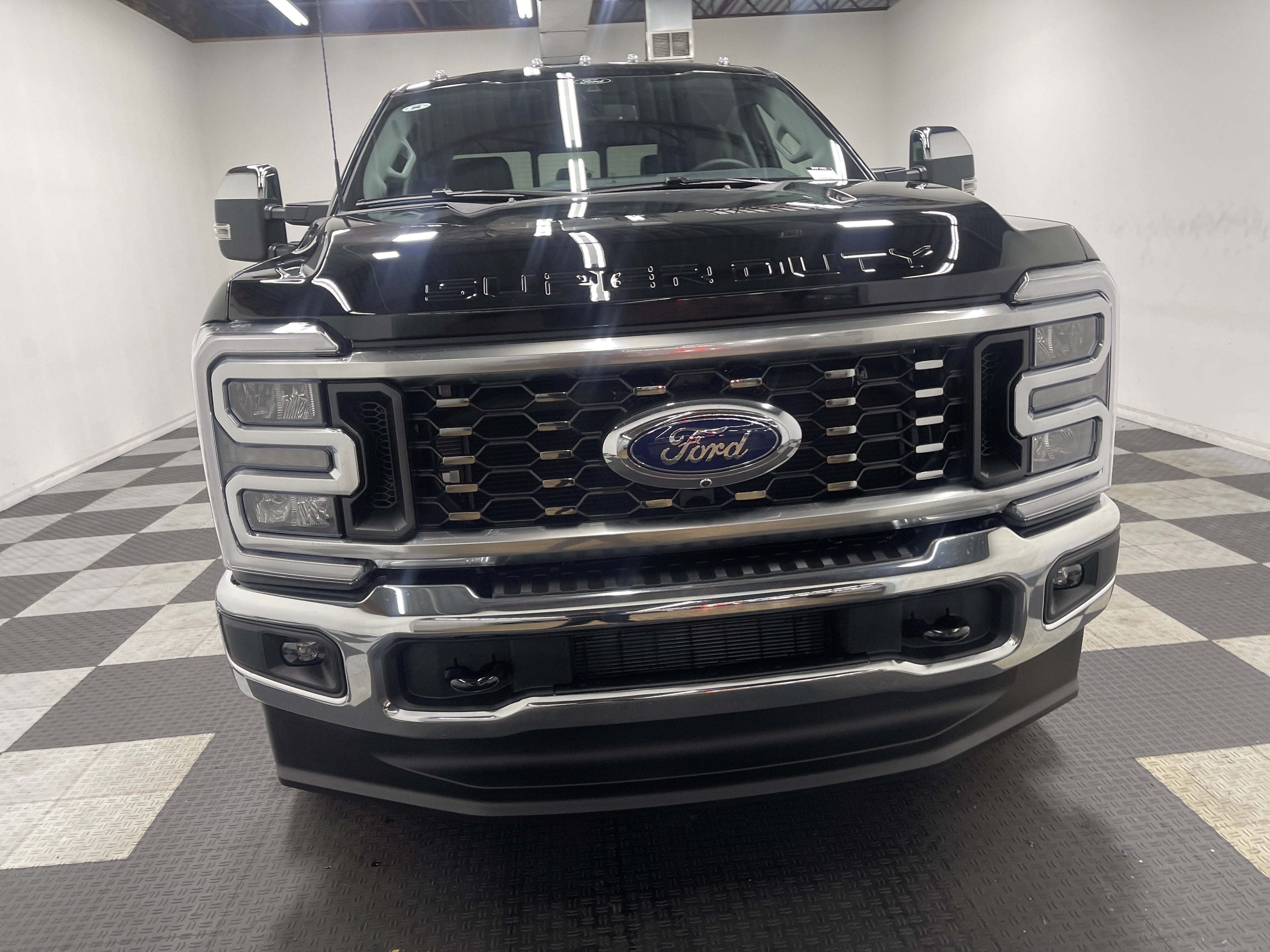 2026 Ford Super Duty F-350 DRW LARIAT