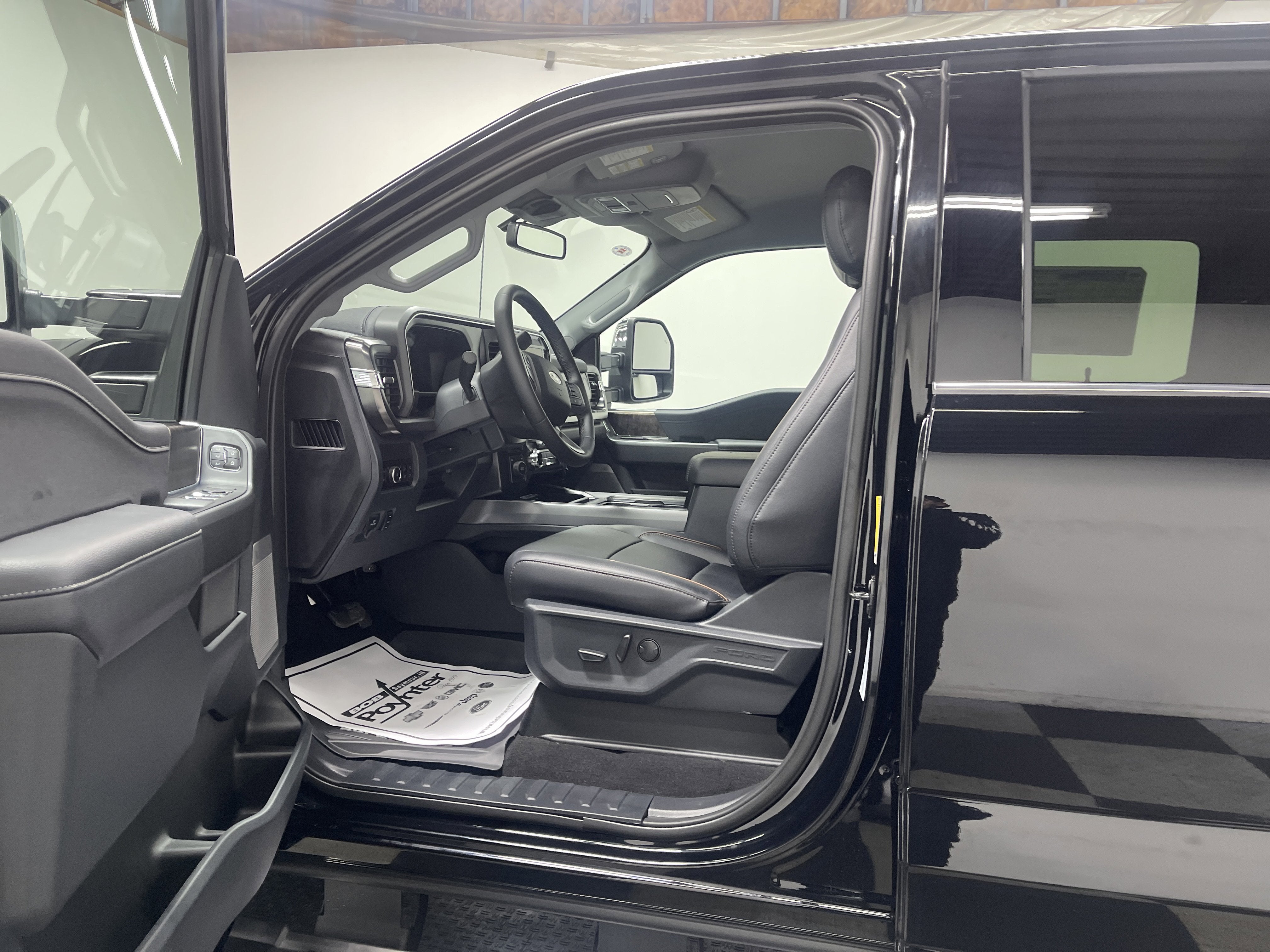 2026 Ford Super Duty F-350 DRW LARIAT