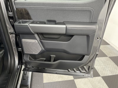 2027 Ford Super Duty F-350 DRW LARIAT