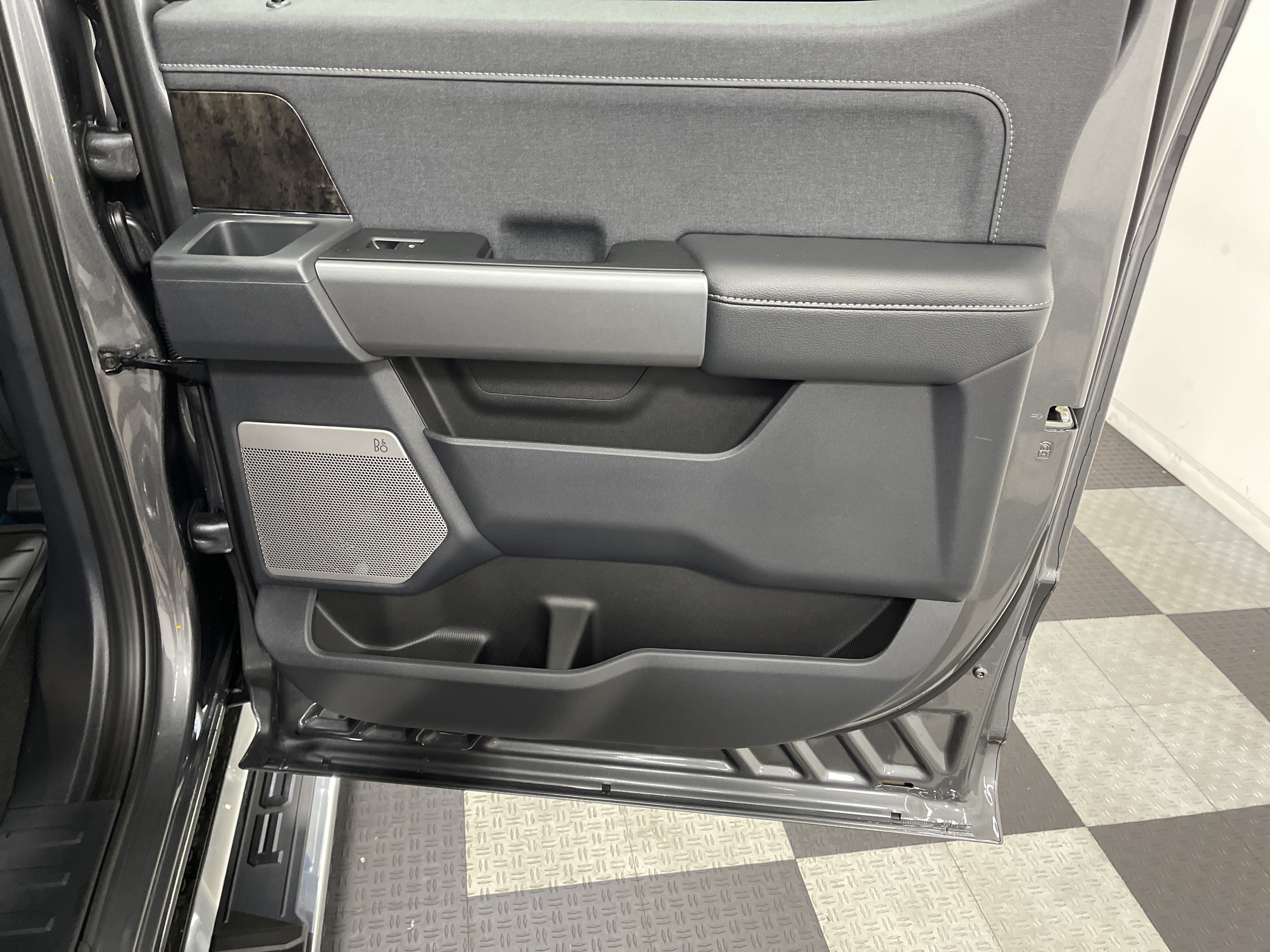 2027 Ford Super Duty F-350 DRW LARIAT