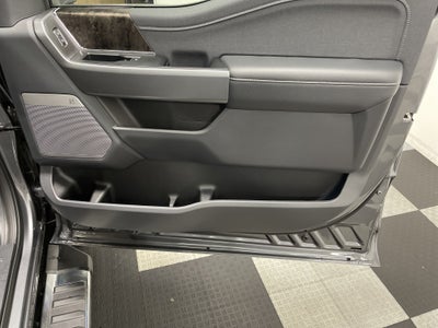 2027 Ford Super Duty F-350 DRW LARIAT