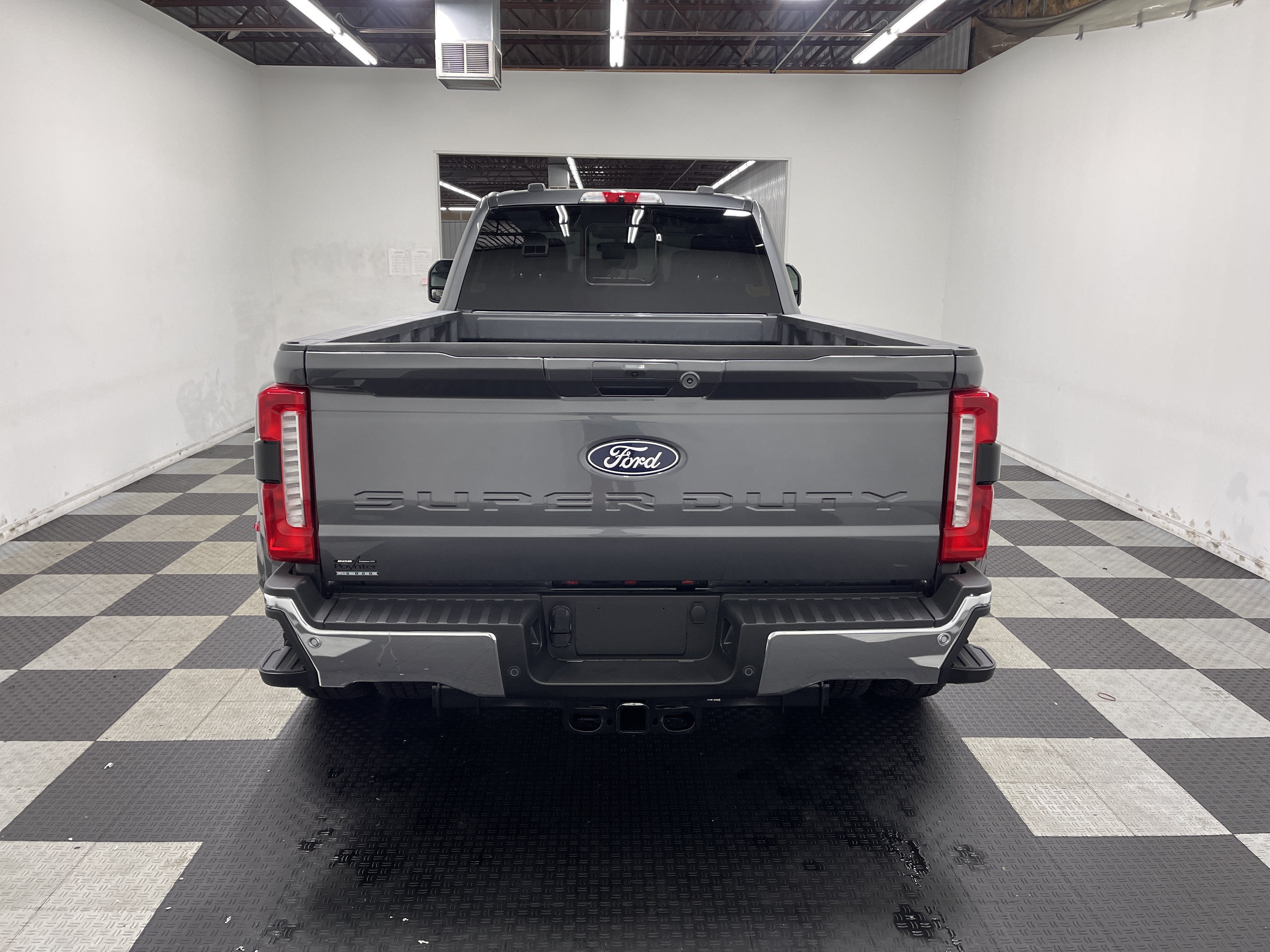 2027 Ford Super Duty F-350 DRW LARIAT