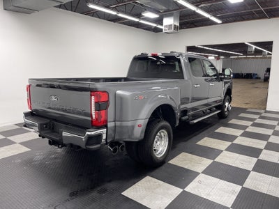 2027 Ford Super Duty F-350 DRW LARIAT